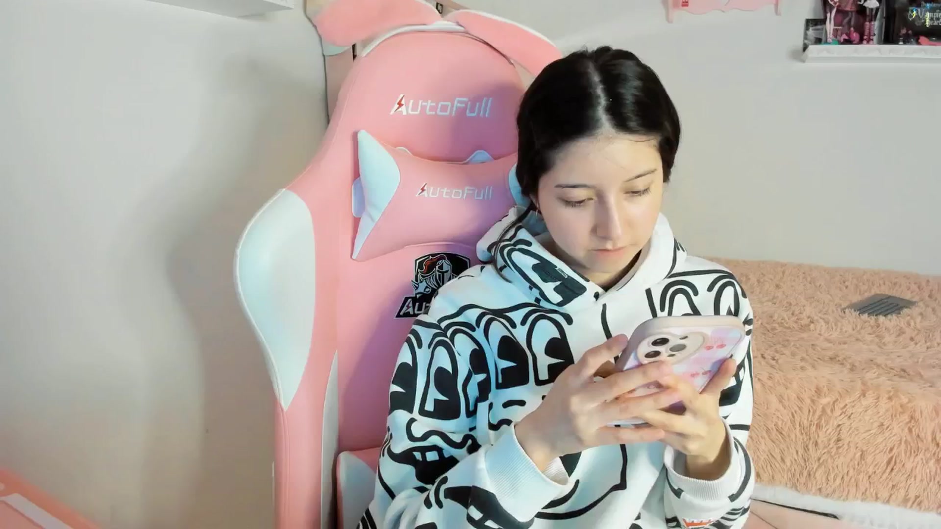 Gallery image thumbnail from Cherrycute666's myfreecams stream on, 01/15/2025, 05:36 image 13 of 20