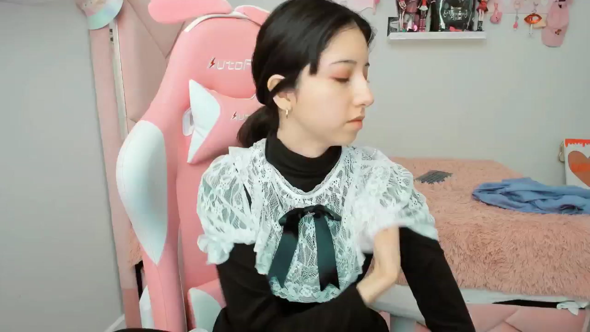 Gallery image thumbnail from Cherrycute666's myfreecams stream on, 01/15/2025, 23:07 image 19 of 20