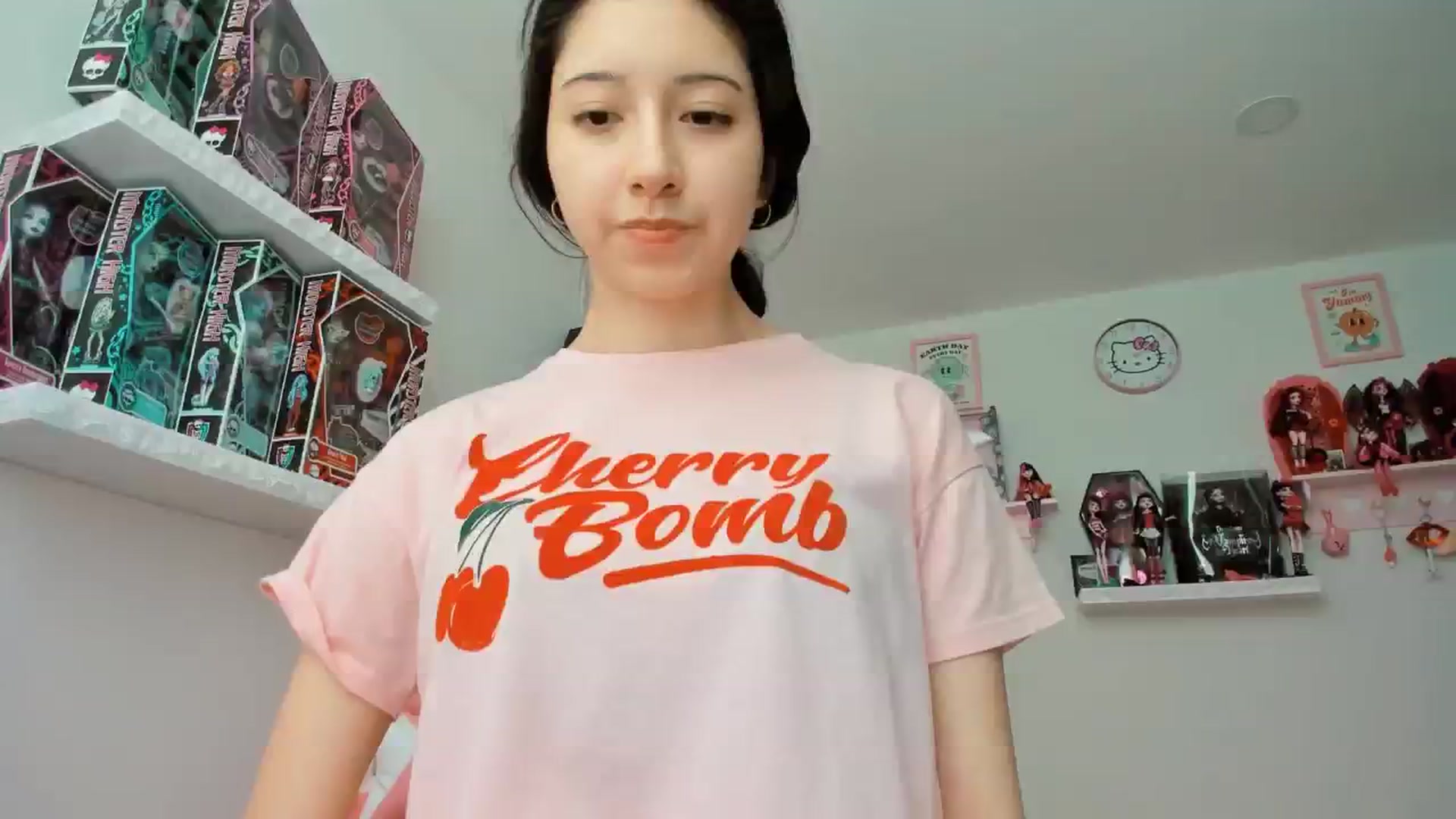 Gallery image thumbnail from Cherrycute666's myfreecams stream on, 01/15/2025, 23:07 image 14 of 20