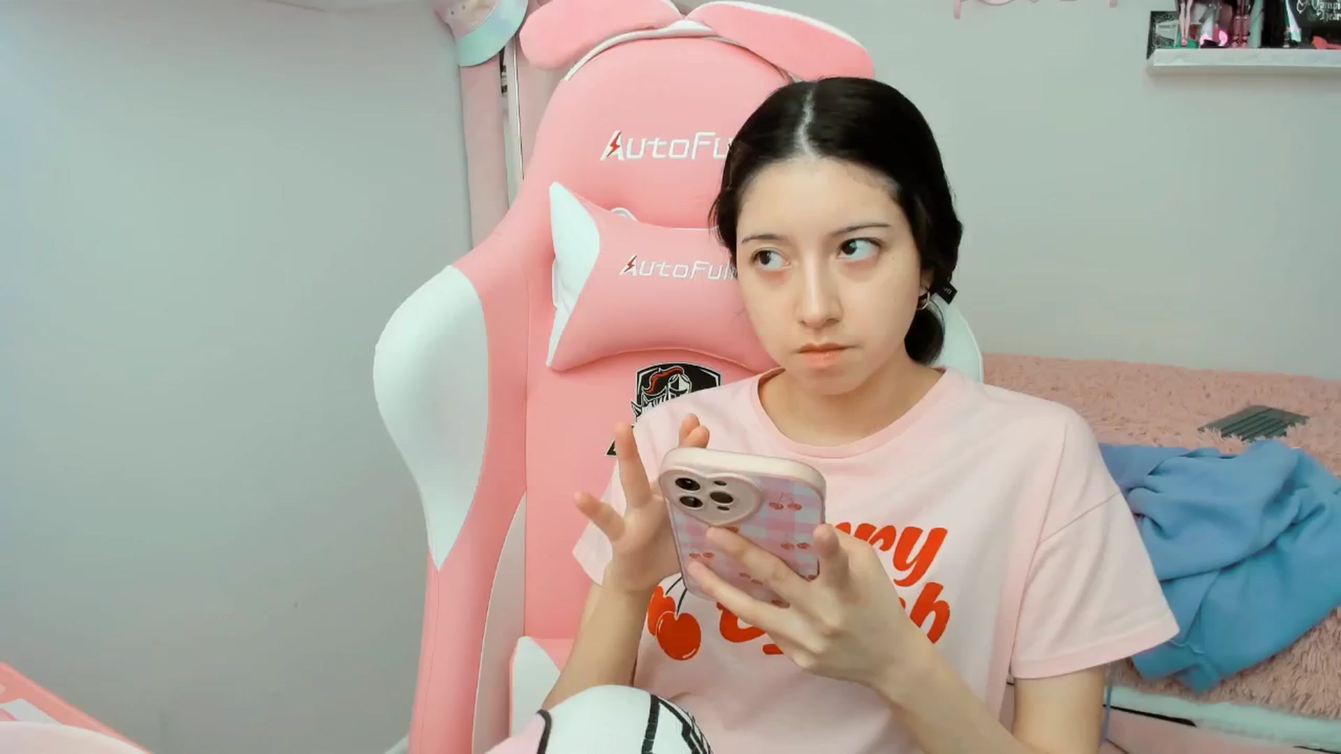 Gallery image thumbnail from Cherrycute666's myfreecams stream on, 01/15/2025, 23:07 image 1 of 20