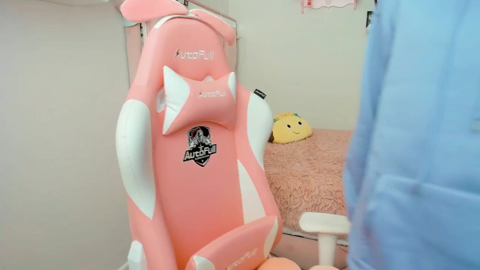 Gallery image thumbnail from Cherrycute666's myfreecams stream on, 01/15/2025, 23:07 image 7 of 20