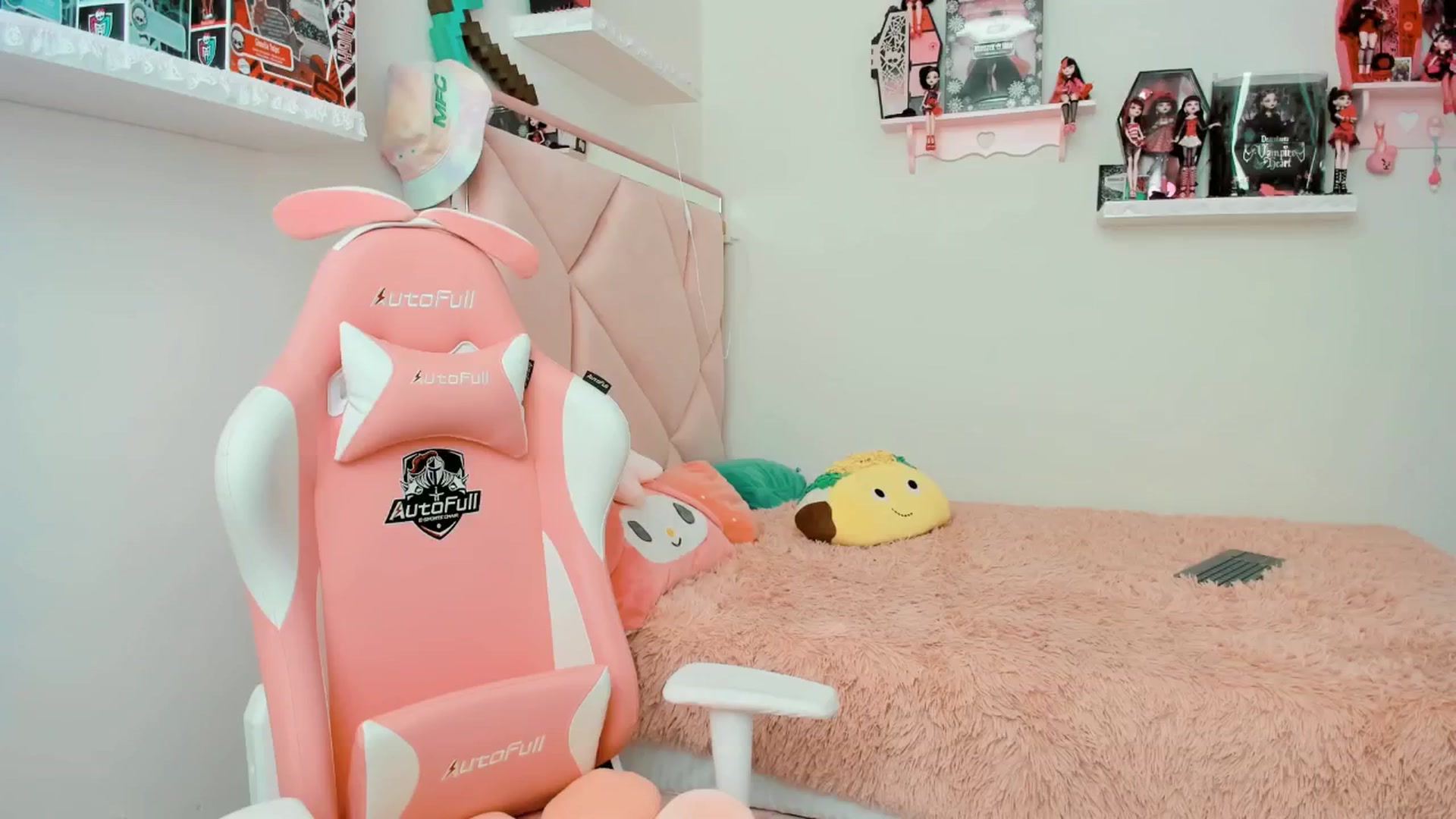 Gallery image thumbnail from Cherrycute666's myfreecams stream on, 01/15/2025, 23:07 image 8 of 20