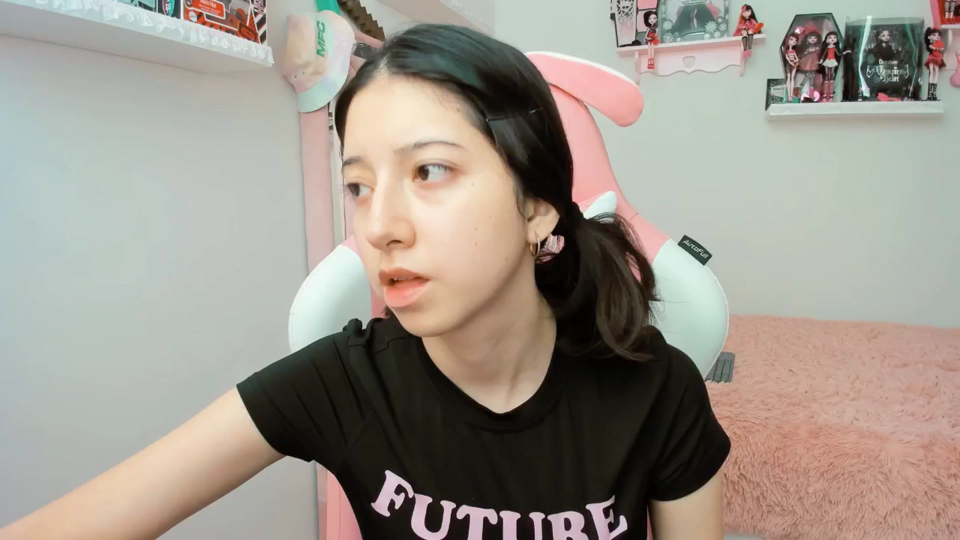 Gallery image thumbnail from Cherrycute666's myfreecams stream on, 01/16/2025, 19:49 image 16 of 20
