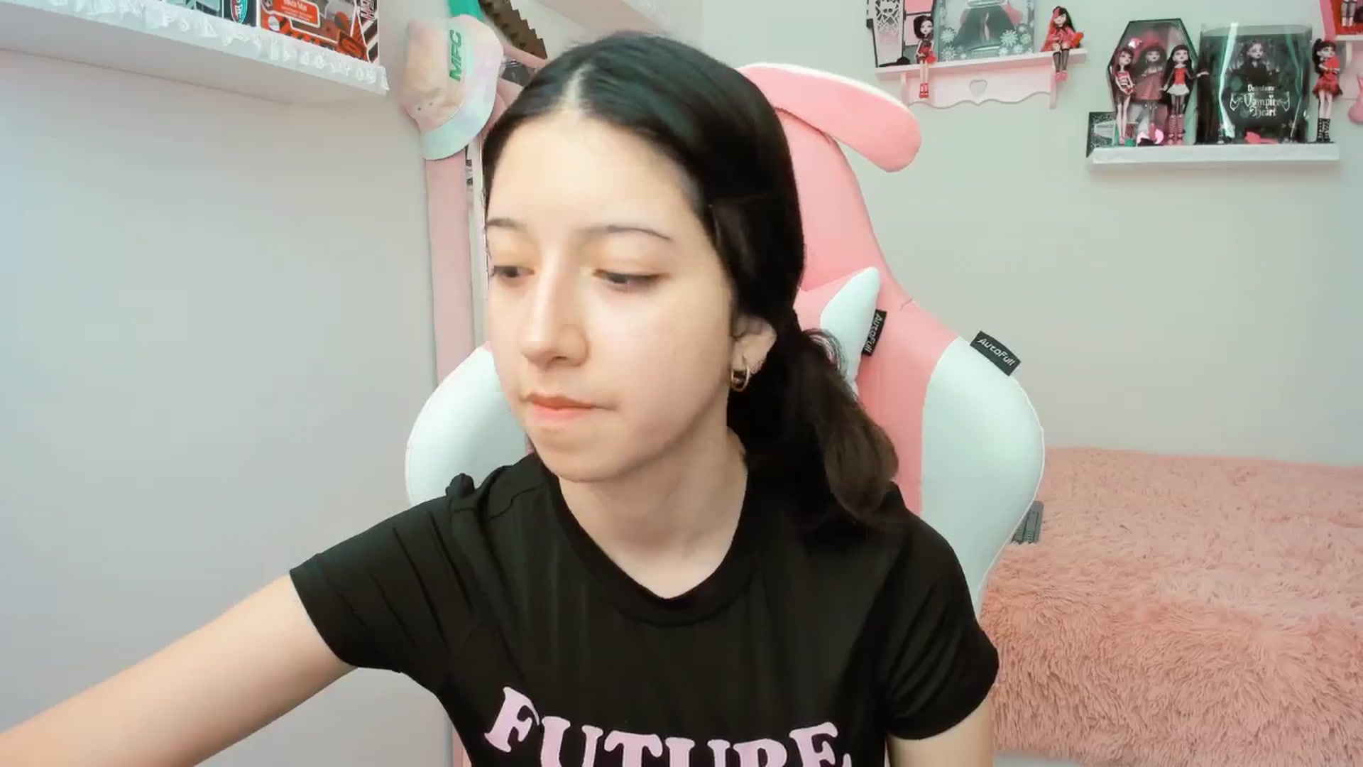 Gallery image thumbnail from Cherrycute666's myfreecams stream on, 01/16/2025, 19:49 image 18 of 20