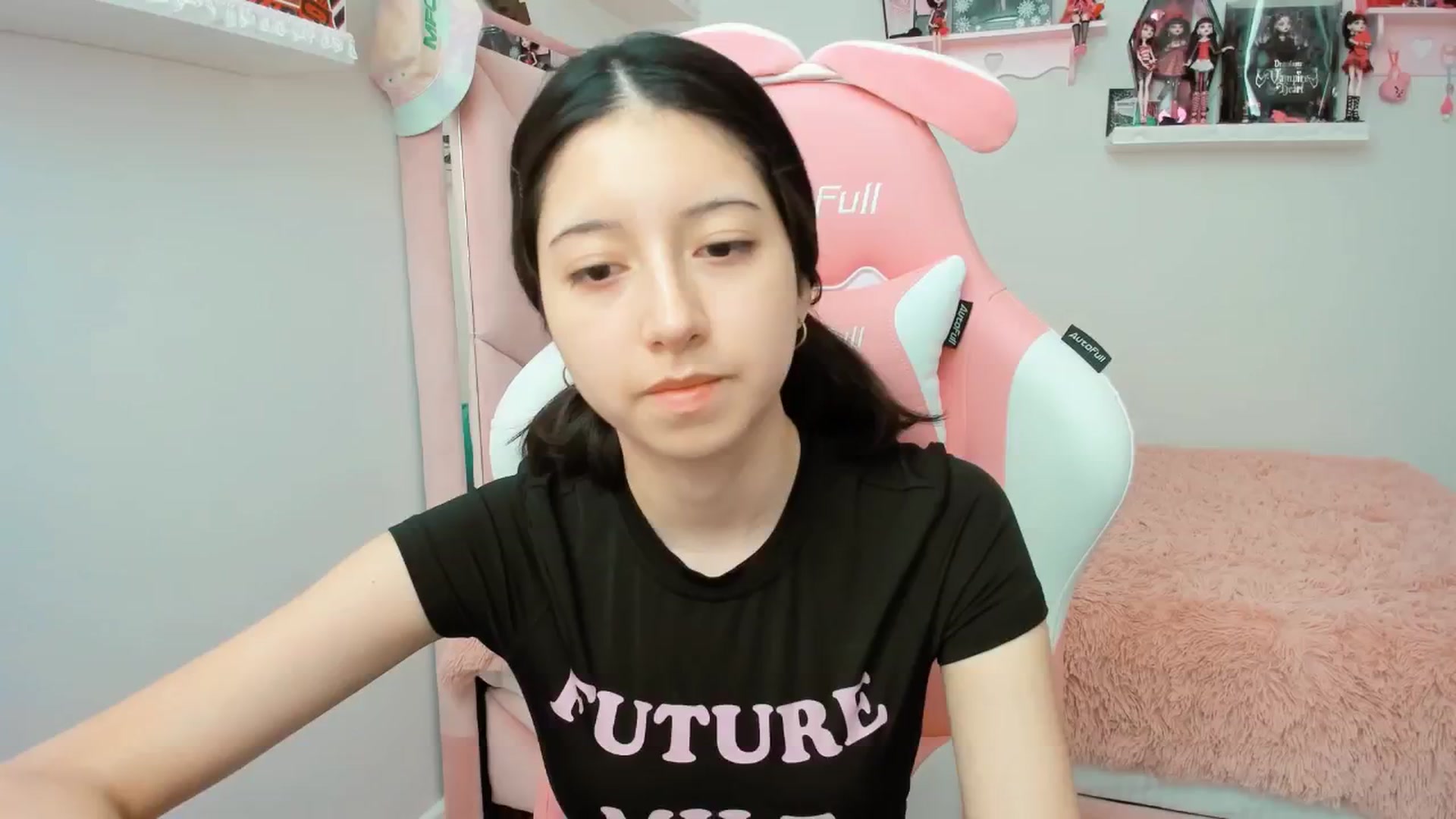Gallery image thumbnail from Cherrycute666's myfreecams stream on, 01/16/2025, 19:49 image 4 of 20