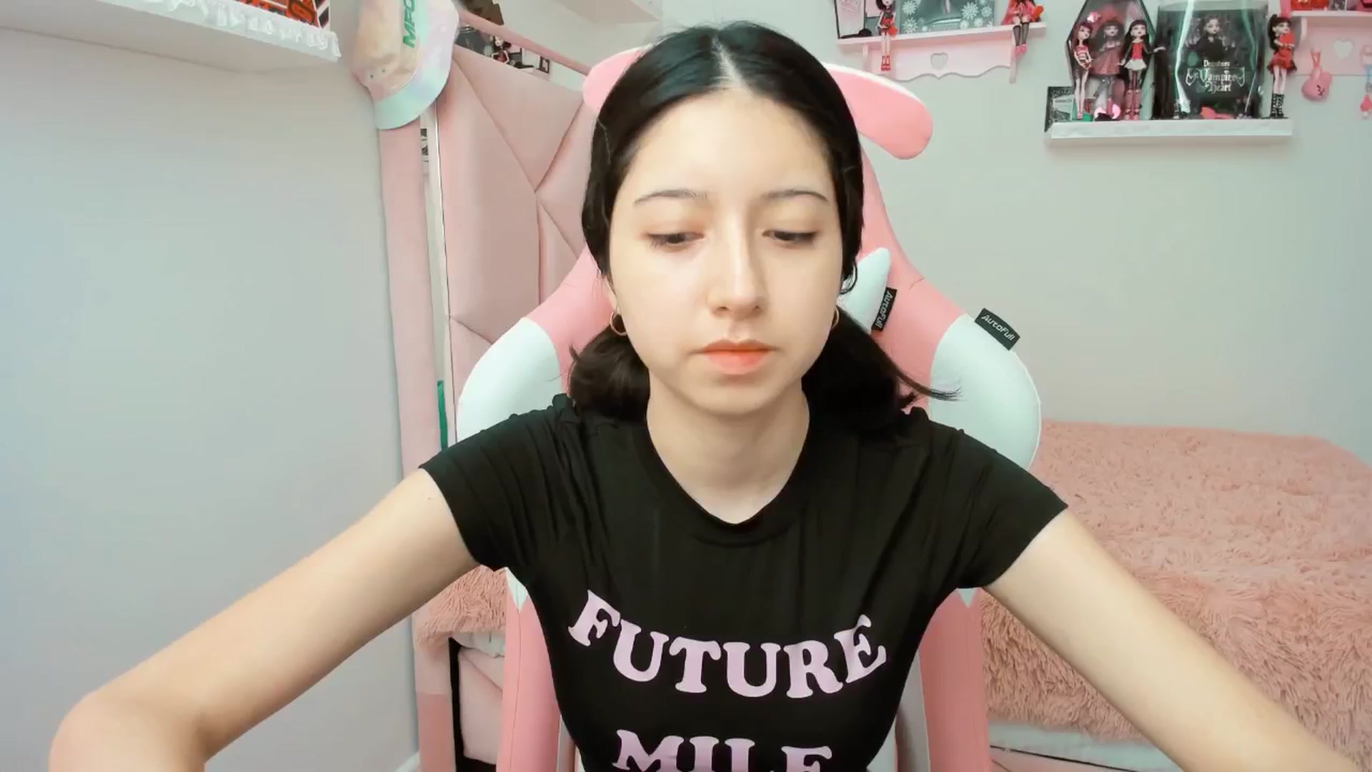 Gallery image thumbnail from Cherrycute666's myfreecams stream on, 01/16/2025, 19:49 image 2 of 20