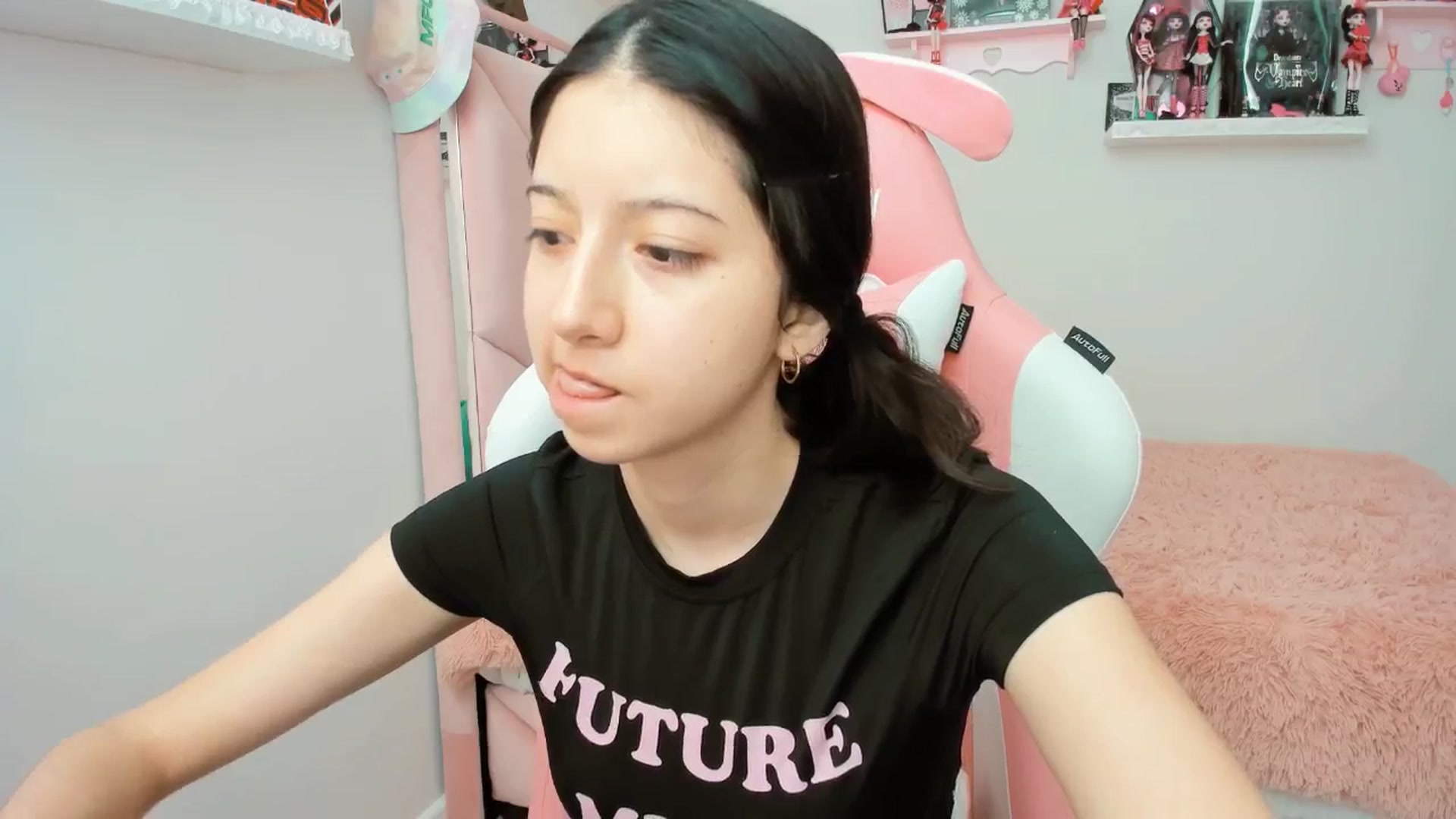 Gallery image thumbnail from Cherrycute666's myfreecams stream on, 01/16/2025, 19:49 image 8 of 20