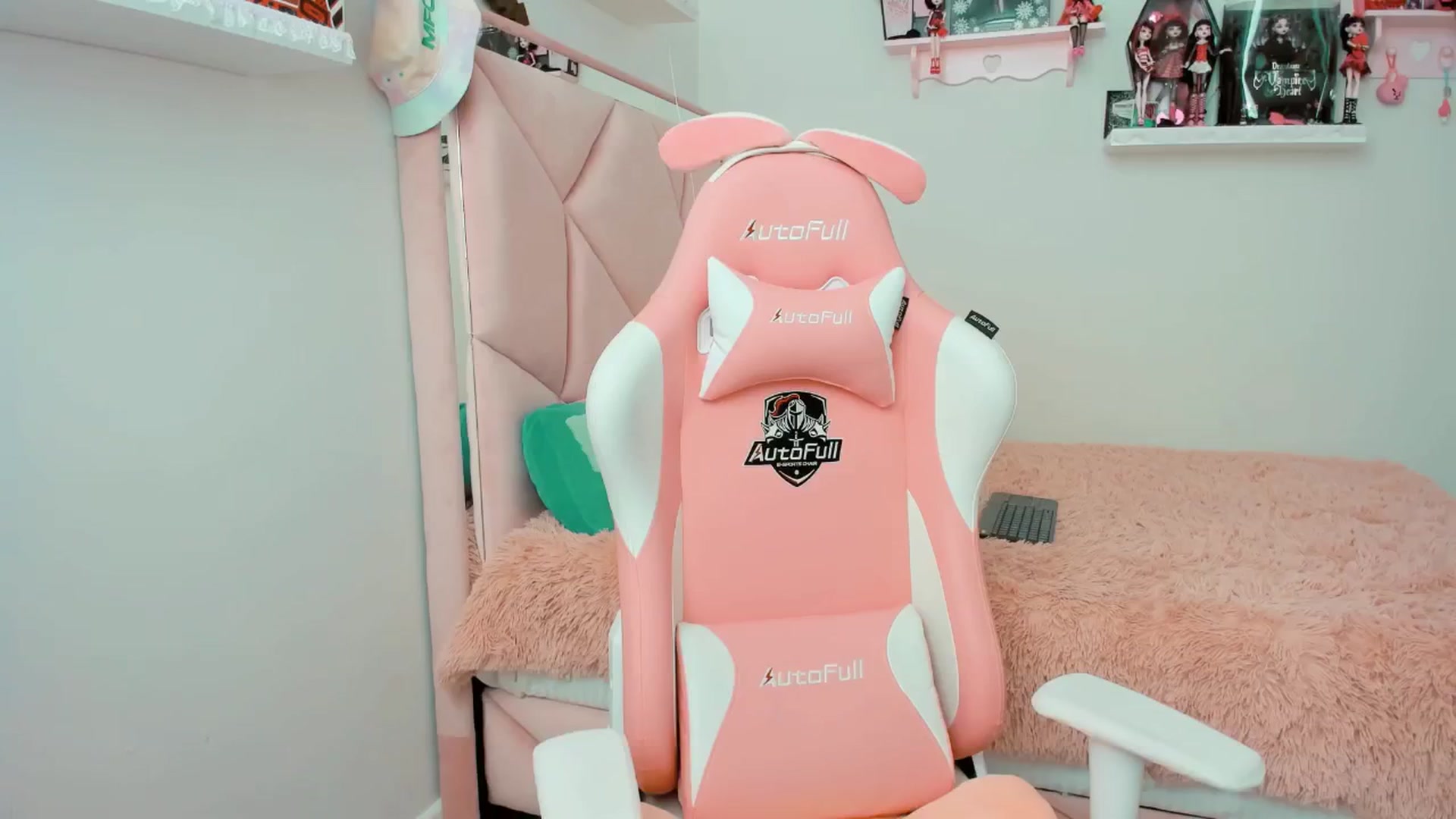 Gallery image thumbnail from Cherrycute666's myfreecams stream on, 01/16/2025, 19:49 image 9 of 20