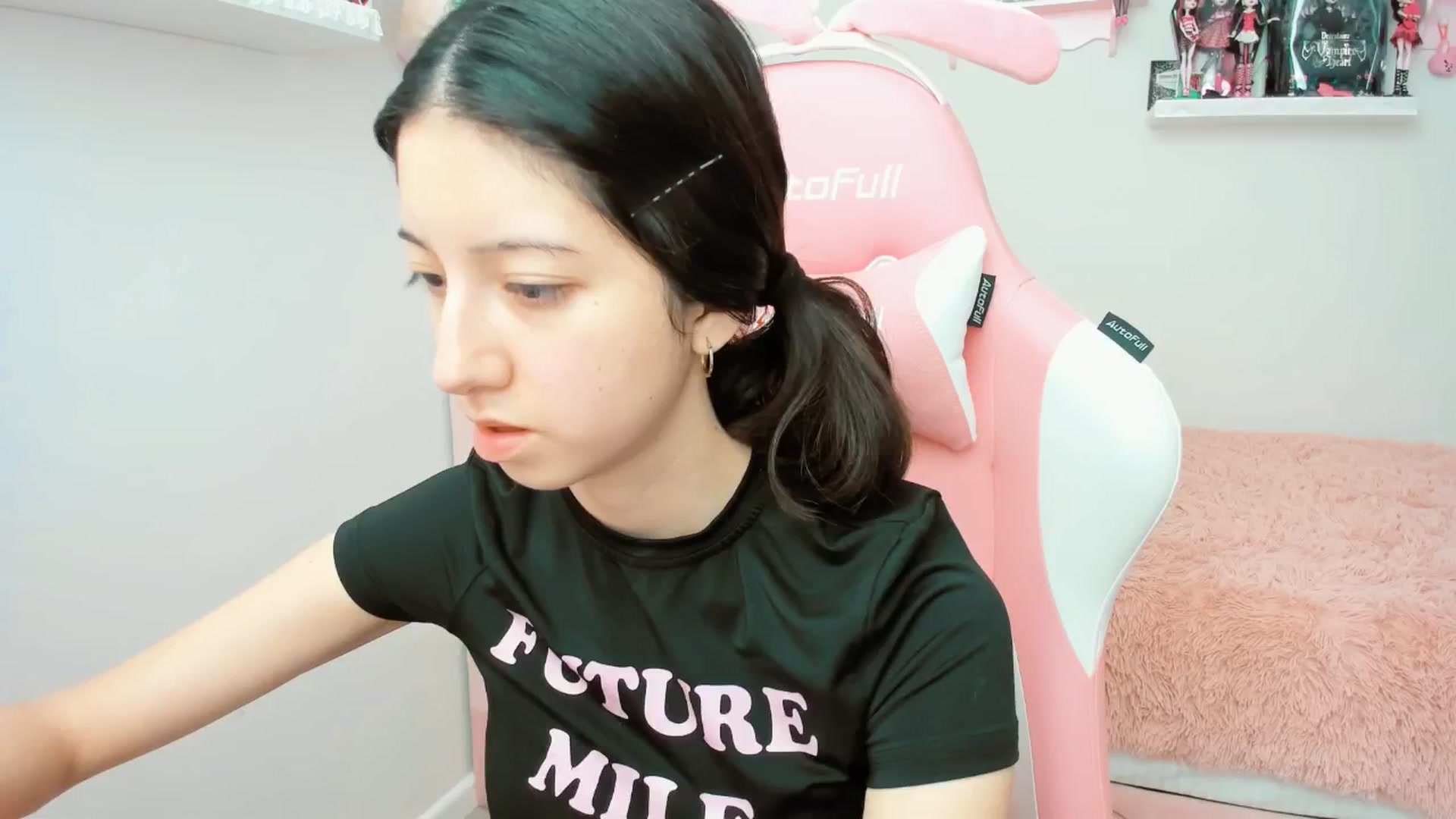 Gallery image thumbnail from Cherrycute666's myfreecams stream on, 01/16/2025, 22:14 image 7 of 20