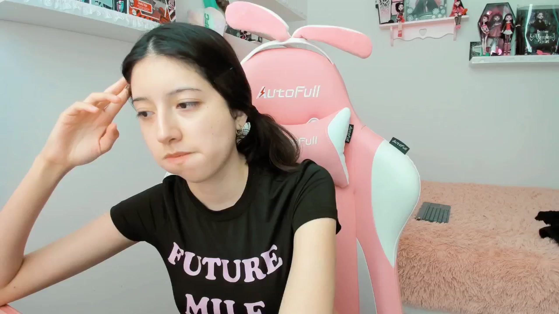 Gallery image thumbnail from Cherrycute666's myfreecams stream on, 01/16/2025, 22:14 image 18 of 20