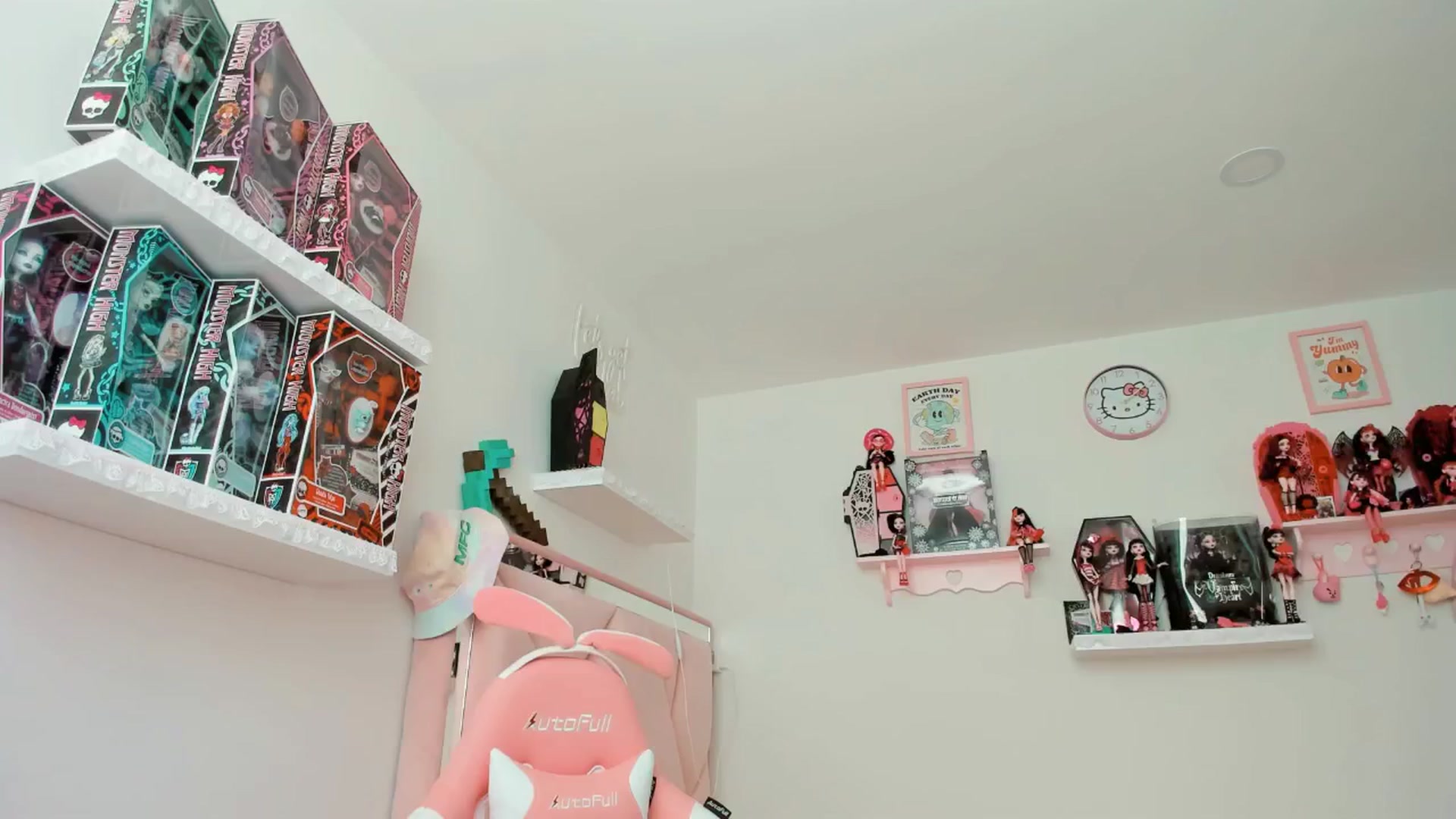 Gallery image thumbnail from Cherrycute666's myfreecams stream on, 01/16/2025, 22:14 image 16 of 20