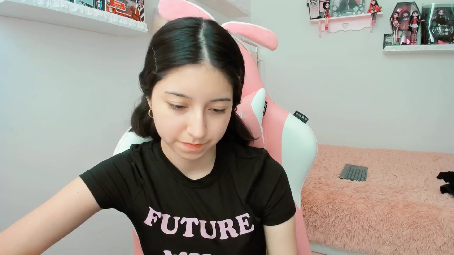 Gallery image thumbnail from Cherrycute666's myfreecams stream on, 01/16/2025, 22:14 image 19 of 20