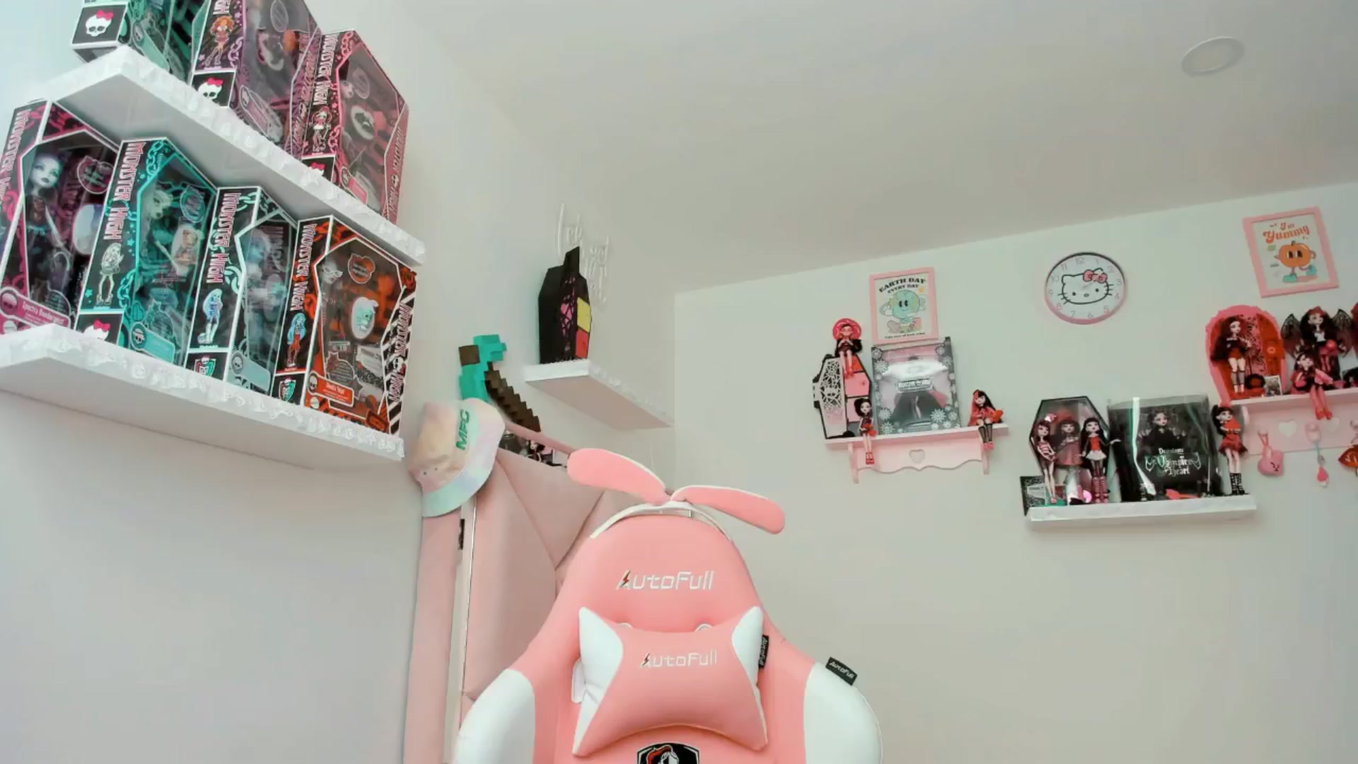 Gallery image thumbnail from Cherrycute666's myfreecams stream on, 01/16/2025, 22:14 image 8 of 20