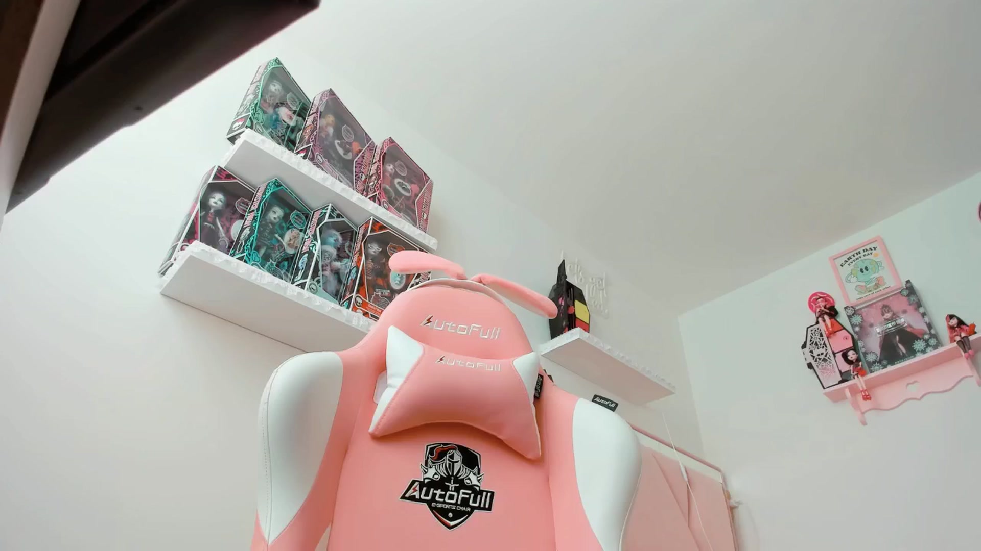 Gallery image thumbnail from Cherrycute666's myfreecams stream on, 01/16/2025, 22:14 image 13 of 20