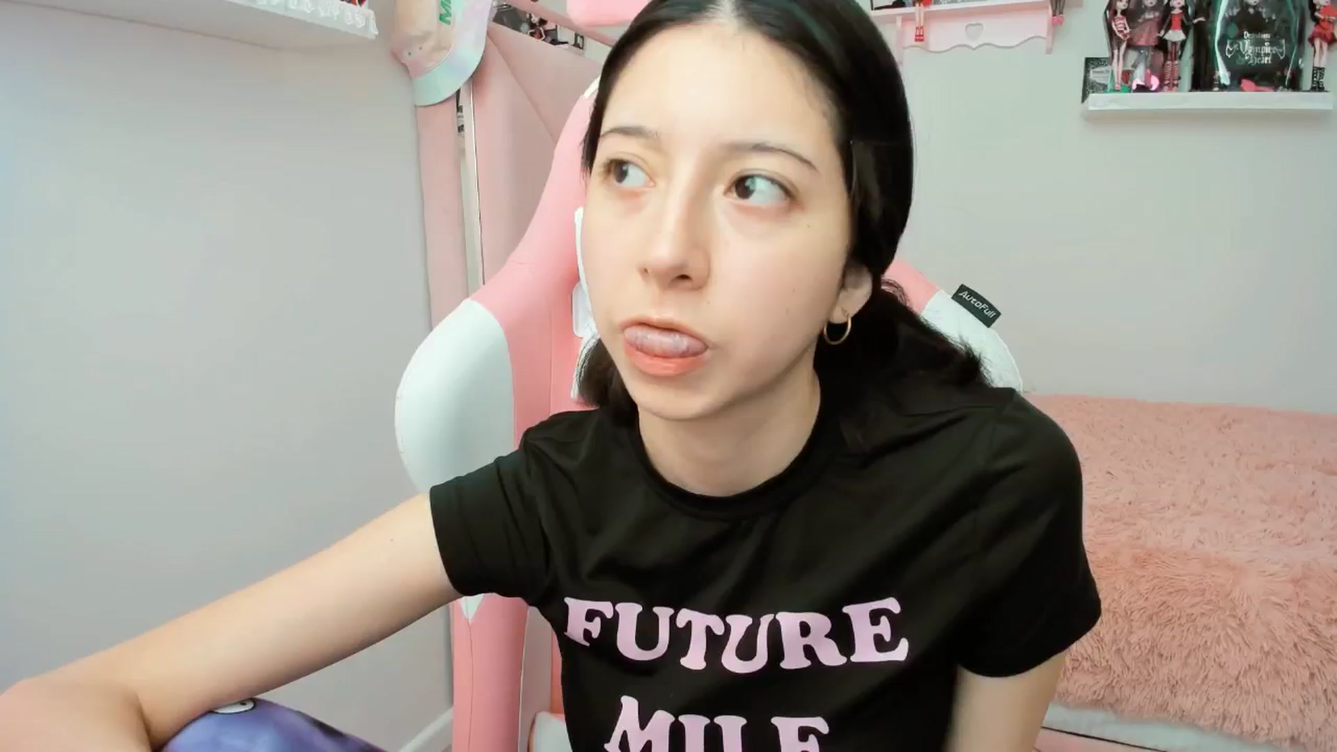 Gallery image thumbnail from Cherrycute666's myfreecams stream on, 01/16/2025, 22:14 image 4 of 20
