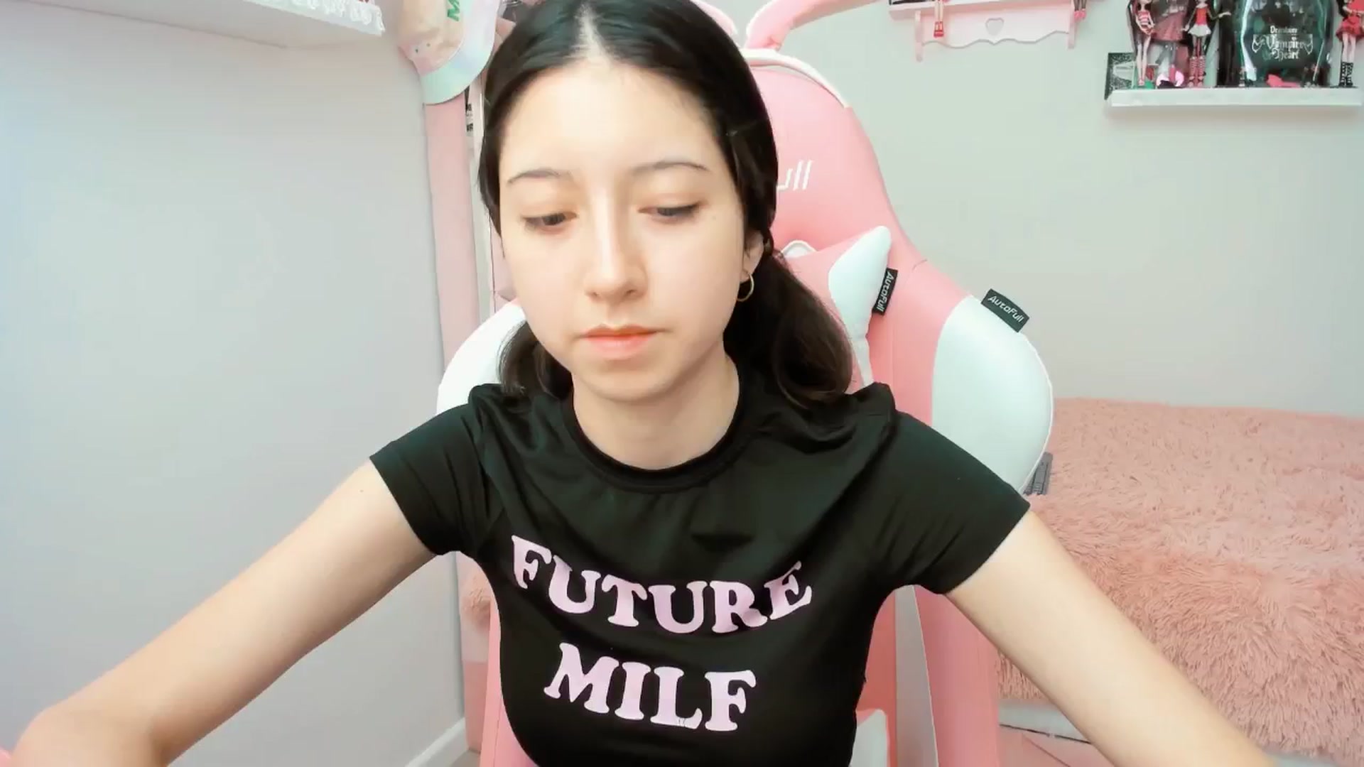 Gallery image thumbnail from Cherrycute666's myfreecams stream on, 01/16/2025, 22:14 image 3 of 20