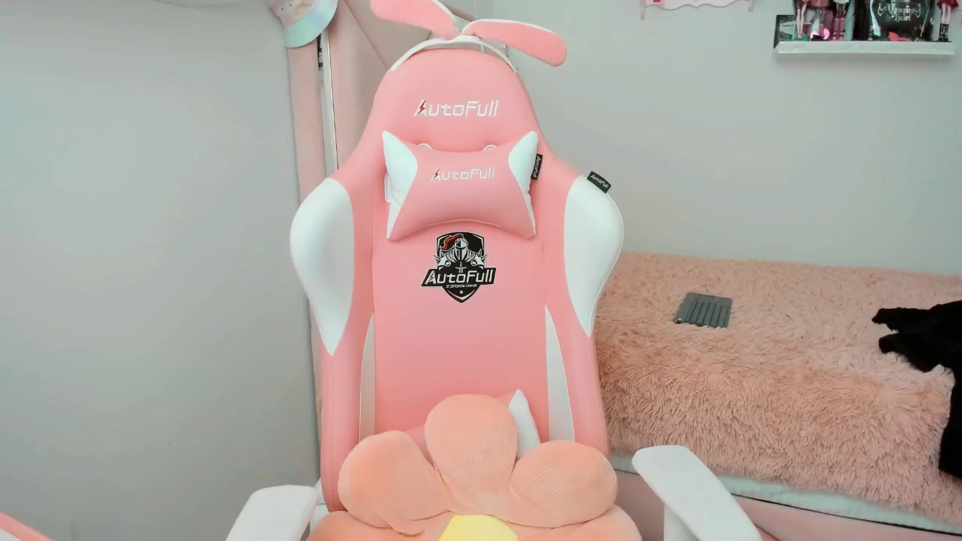 Gallery image thumbnail from Cherrycute666's myfreecams stream on, 01/16/2025, 23:27 image 7 of 20
