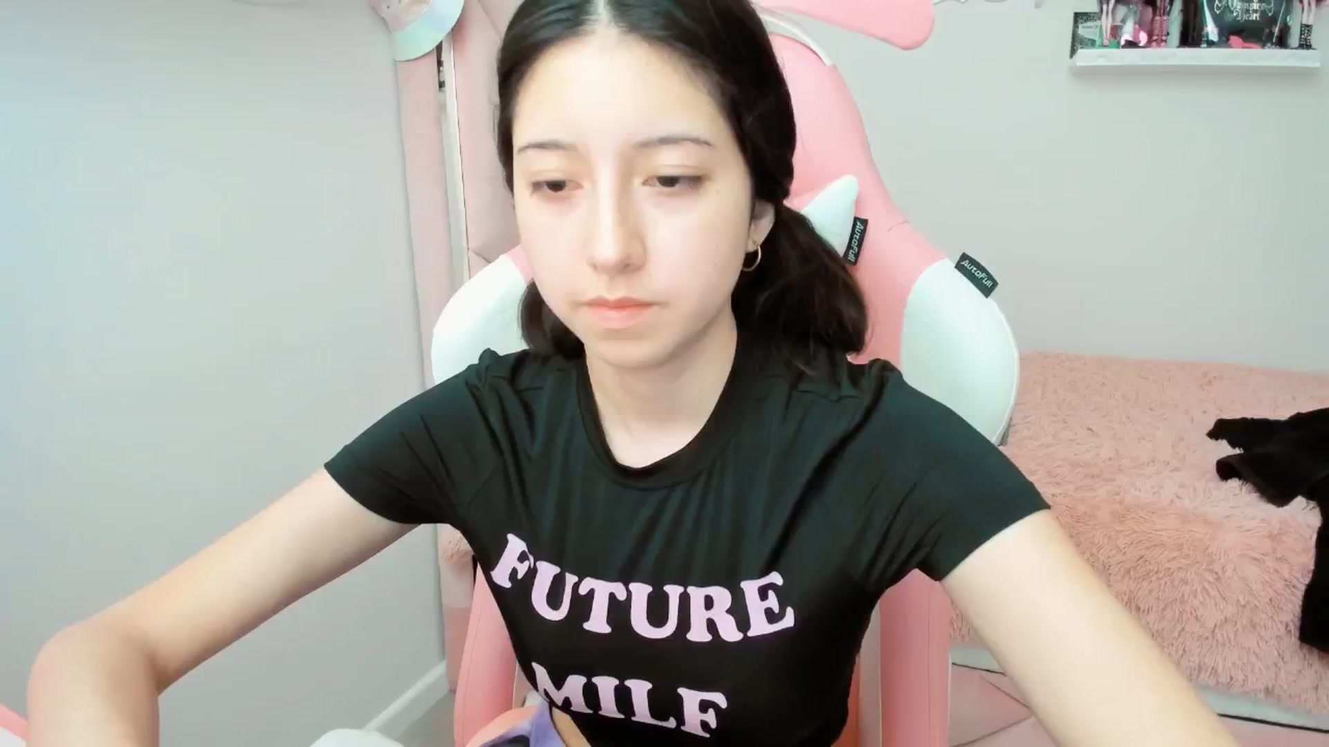 Gallery image thumbnail from Cherrycute666's myfreecams stream on, 01/16/2025, 23:27 image 4 of 20