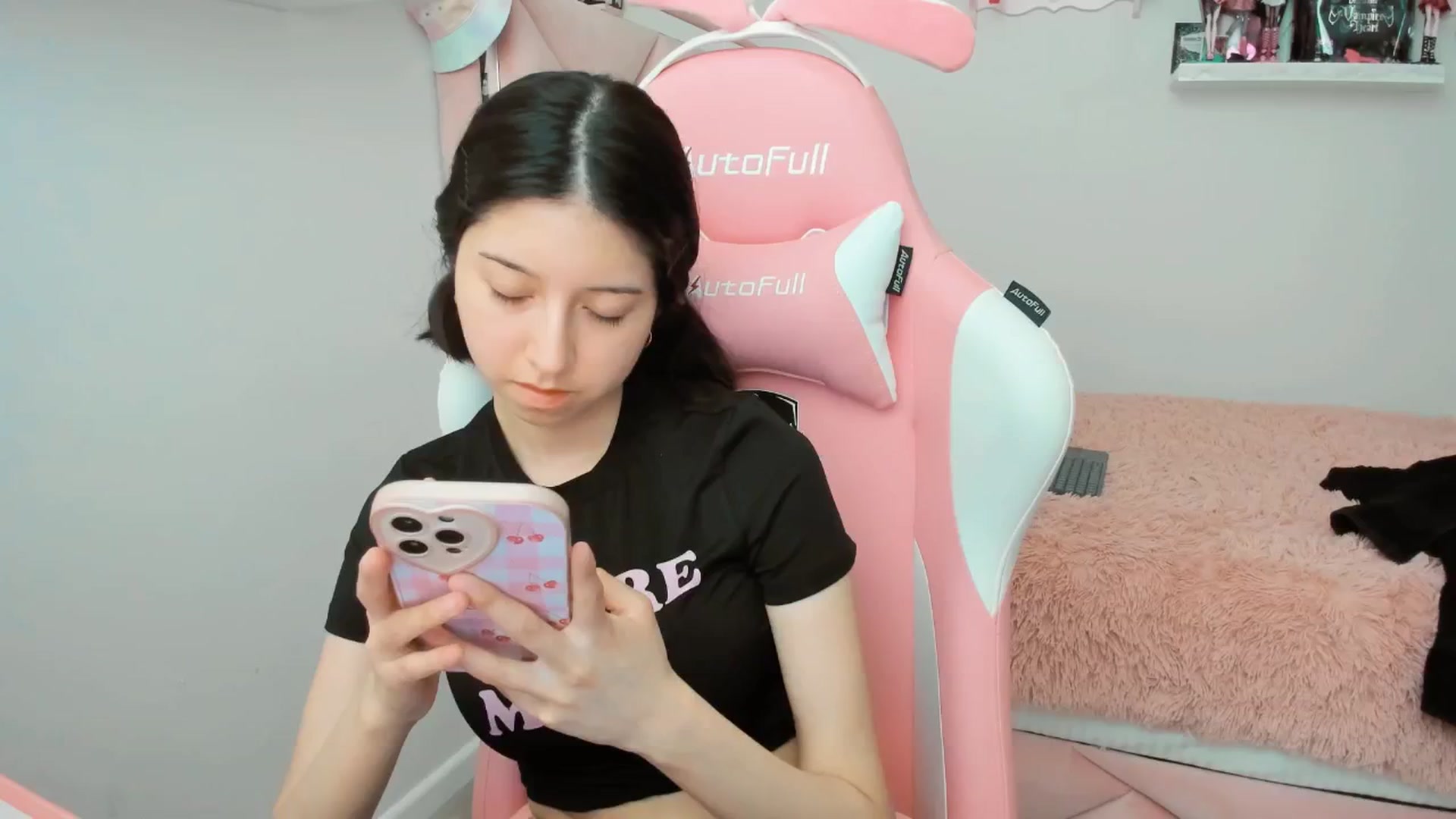 Gallery image thumbnail from Cherrycute666's myfreecams stream on, 01/16/2025, 23:27 image 5 of 20