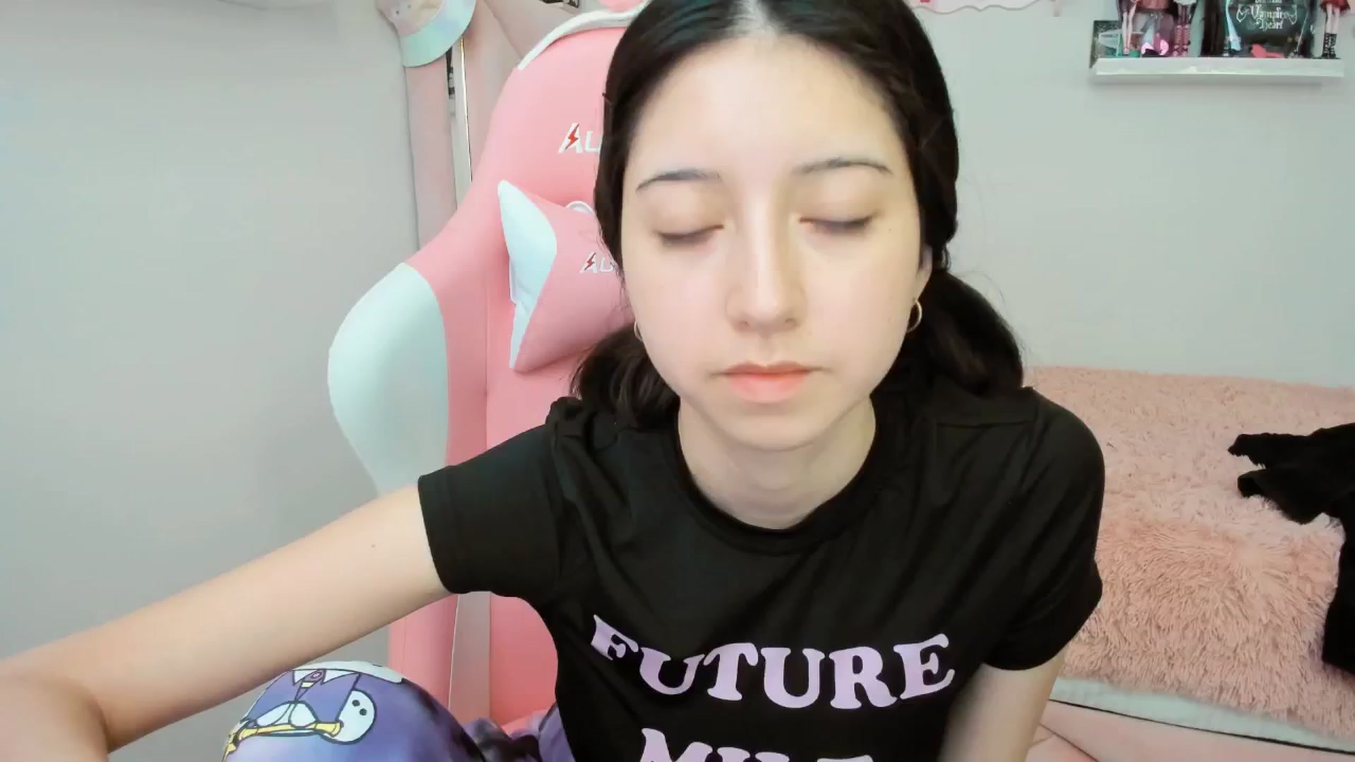Gallery image thumbnail from Cherrycute666's myfreecams stream on, 01/16/2025, 23:27 image 10 of 20