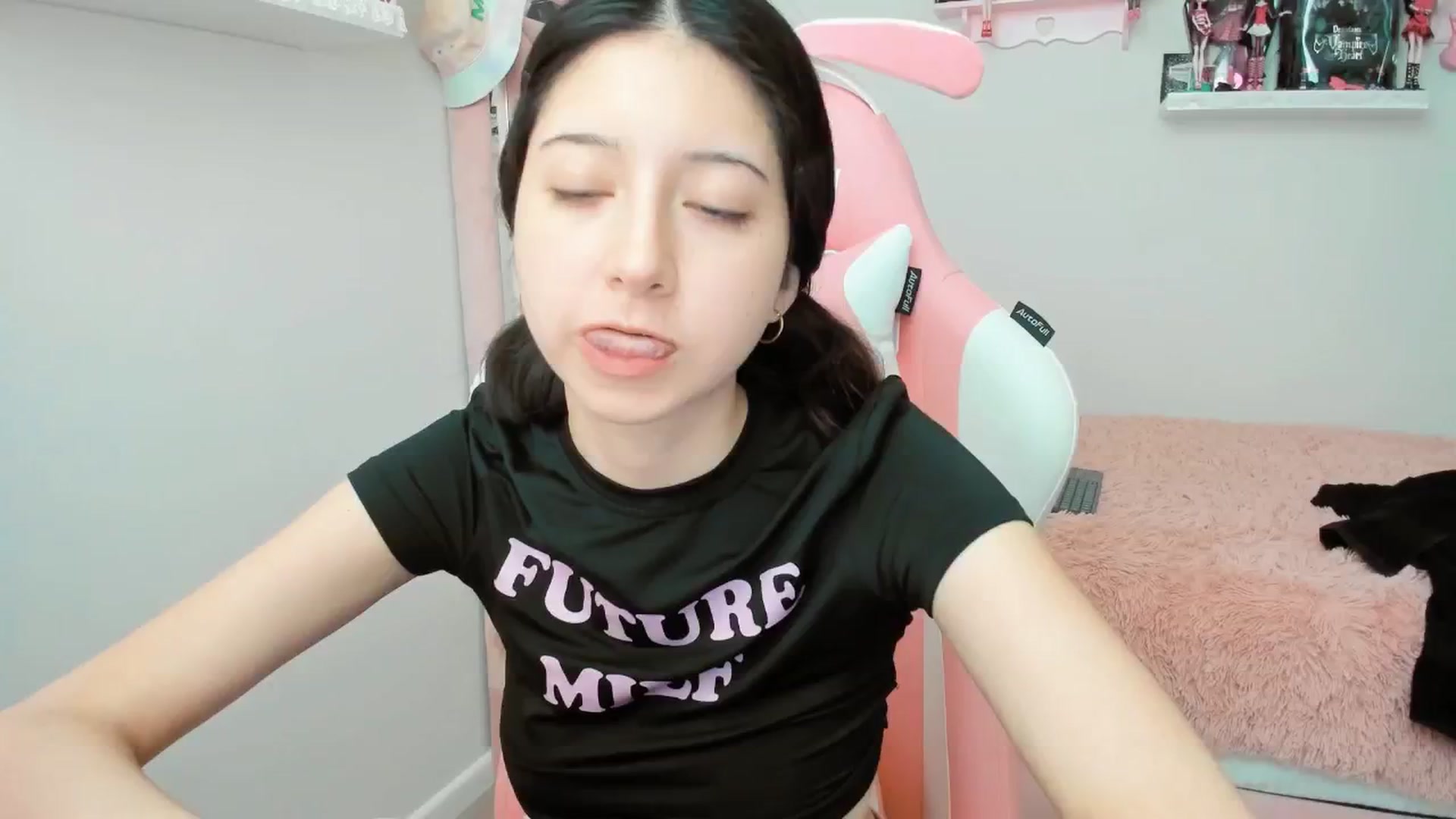 Gallery image thumbnail from Cherrycute666's myfreecams stream on, 01/16/2025, 23:27 image 3 of 20