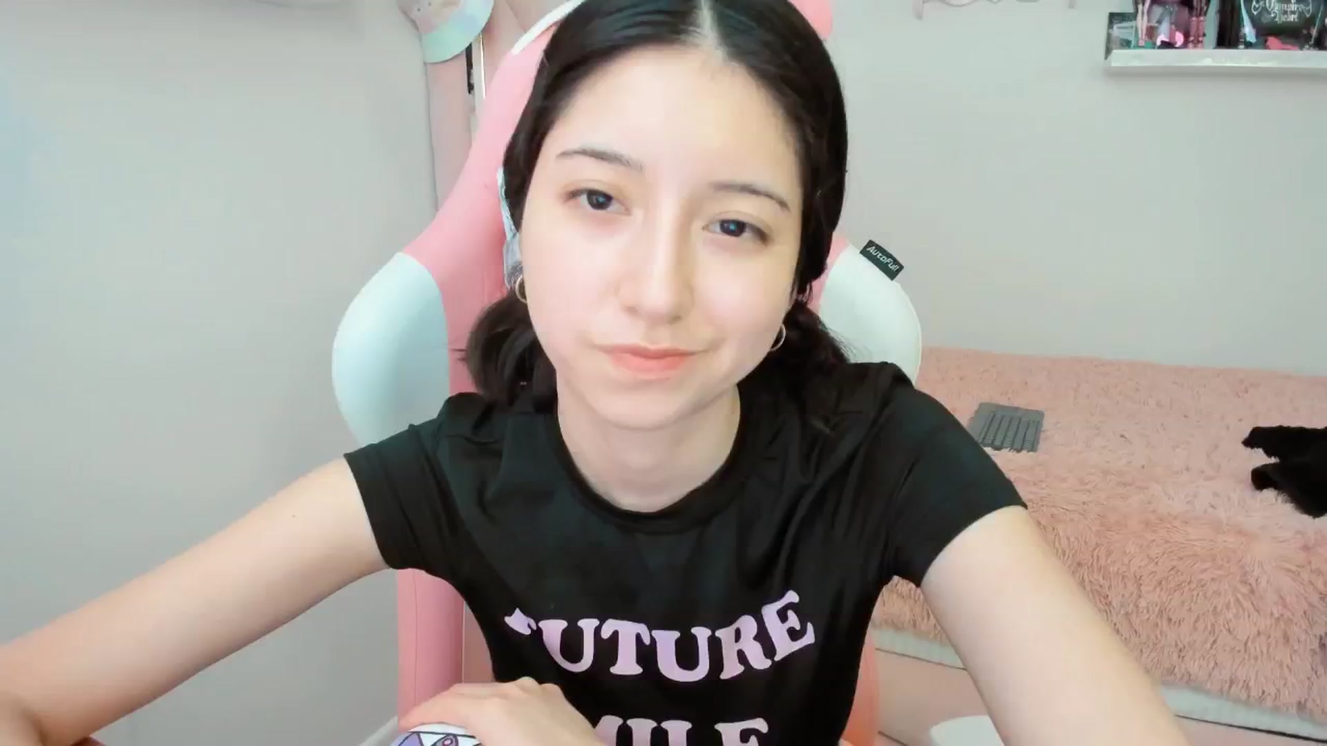 Gallery image thumbnail from Cherrycute666's myfreecams stream on, 01/16/2025, 23:27 image 12 of 20