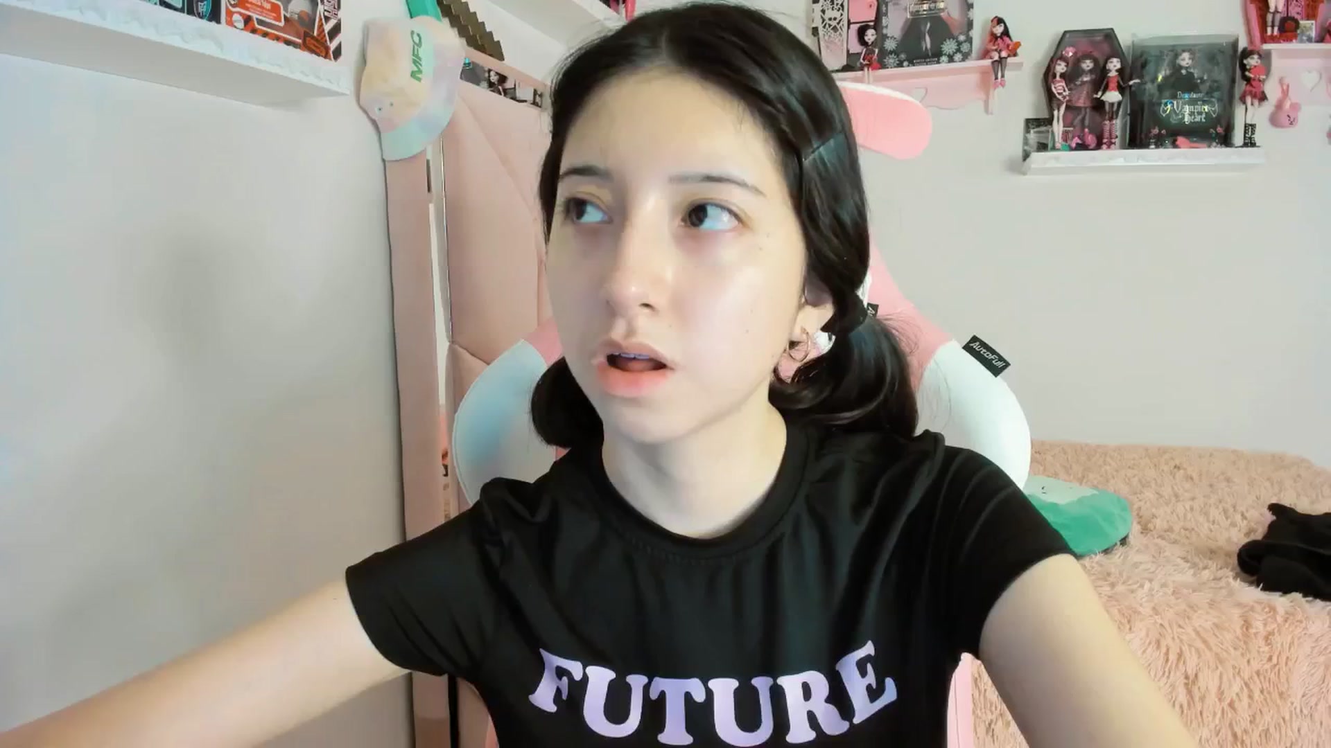 Gallery image thumbnail from Cherrycute666's myfreecams stream on, 01/17/2025, 07:01 image 20 of 20