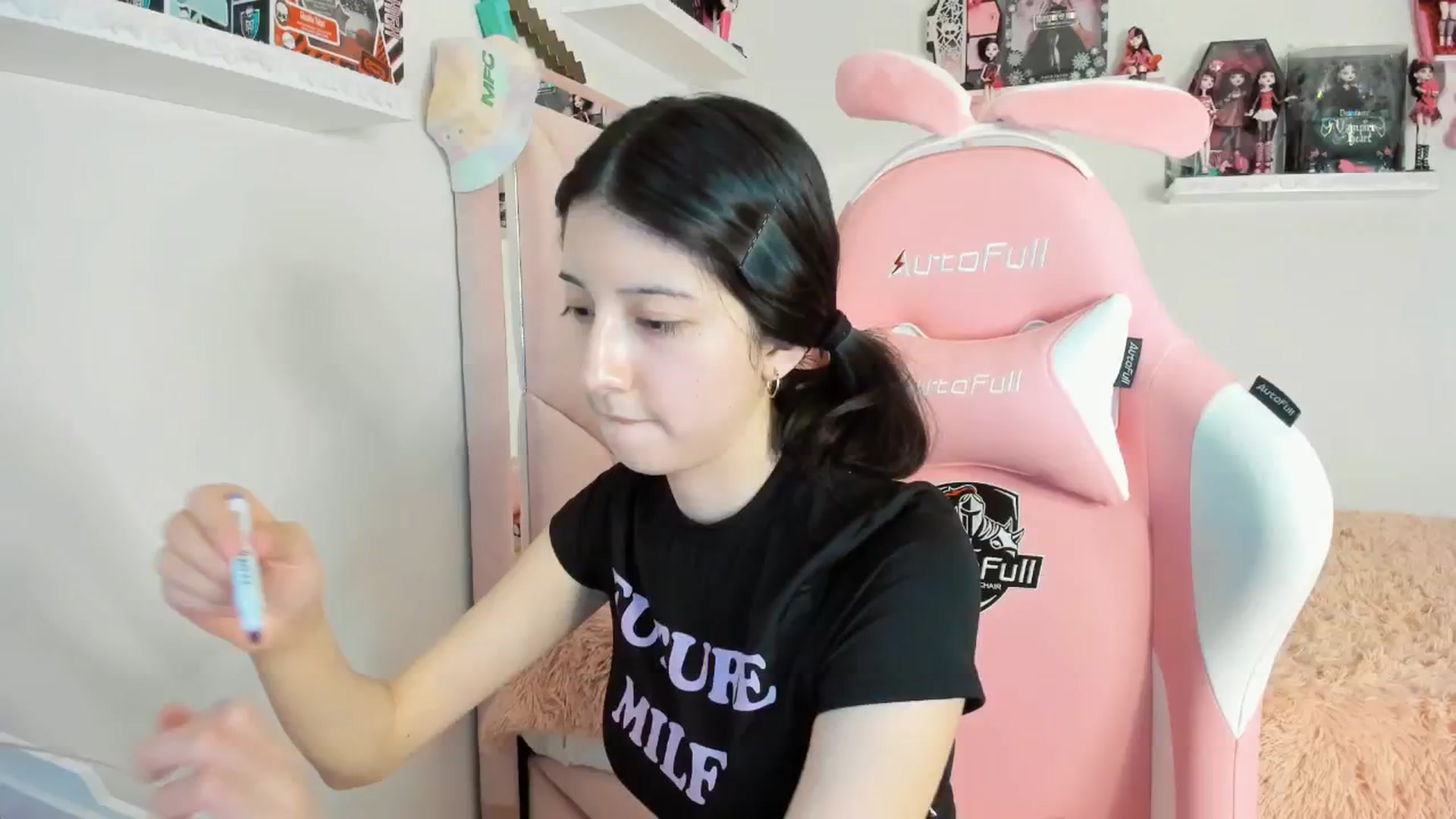 Gallery image thumbnail from Cherrycute666's myfreecams stream on, 01/17/2025, 07:01 image 4 of 20