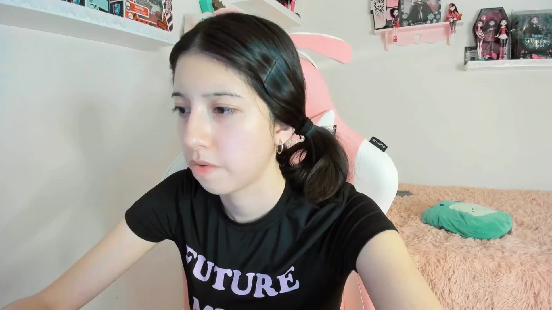 Gallery image thumbnail from Cherrycute666's myfreecams stream on, 01/17/2025, 07:01 image 7 of 20