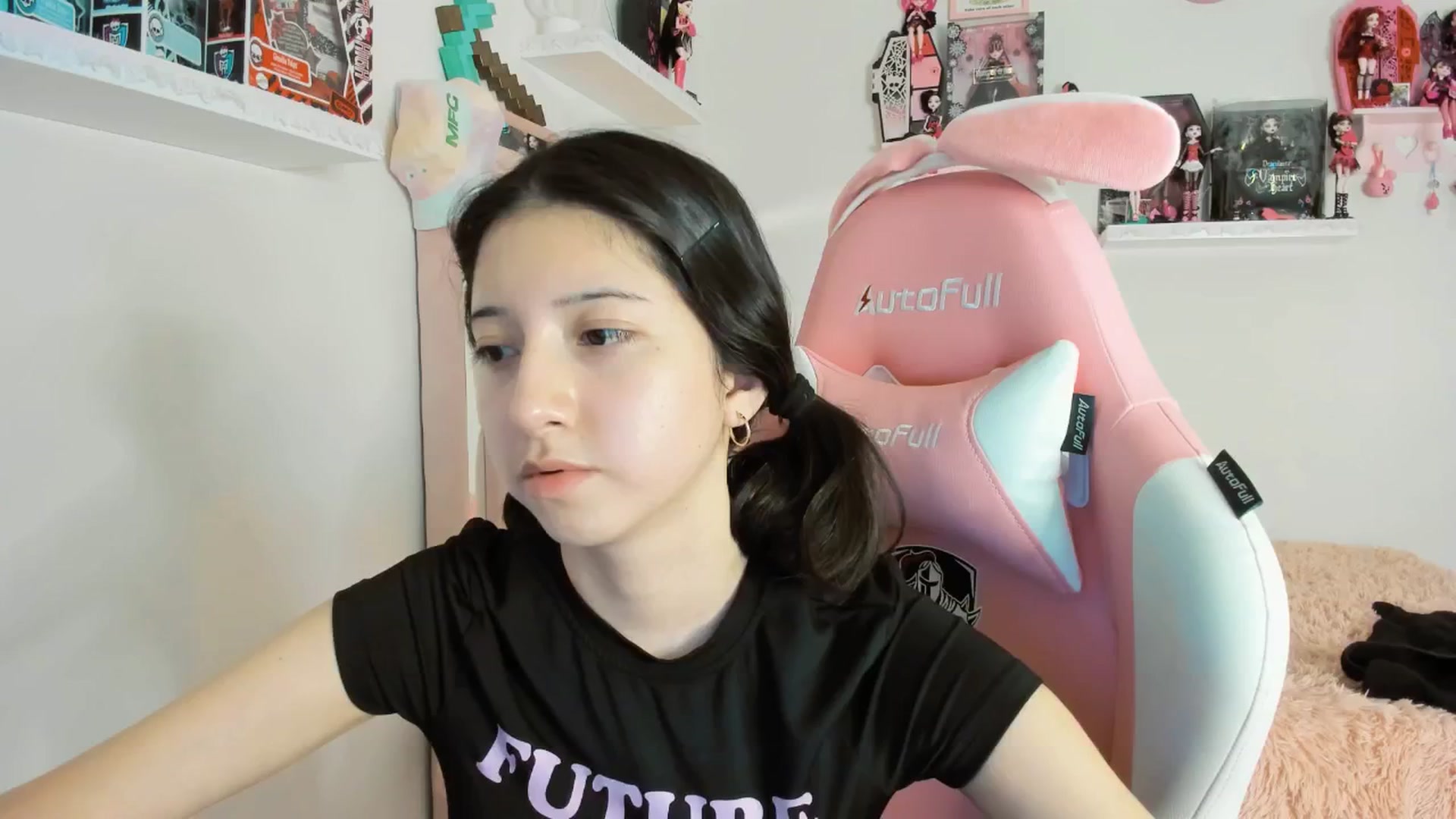 Gallery image thumbnail from Cherrycute666's myfreecams stream on, 01/17/2025, 07:01 image 15 of 20