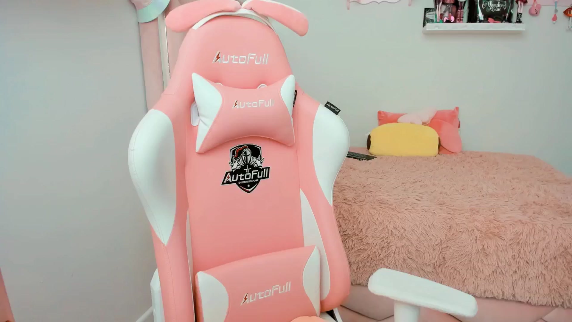 Gallery image thumbnail from Cherrycute666's myfreecams stream on, 01/17/2025, 23:00 image 13 of 20