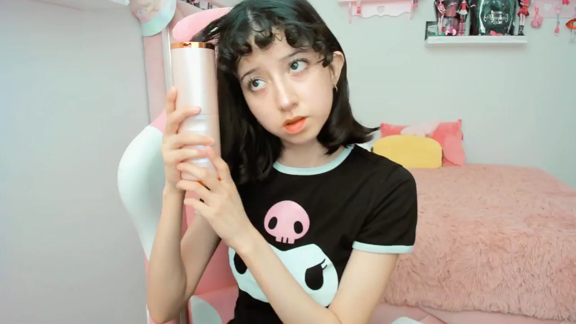 Gallery image thumbnail from Cherrycute666's myfreecams stream on, 01/17/2025, 23:00 image 10 of 20