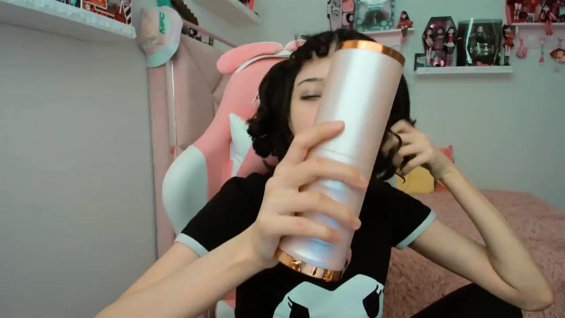 Gallery image thumbnail from Cherrycute666's myfreecams stream on, 01/17/2025, 23:00 image 12 of 20