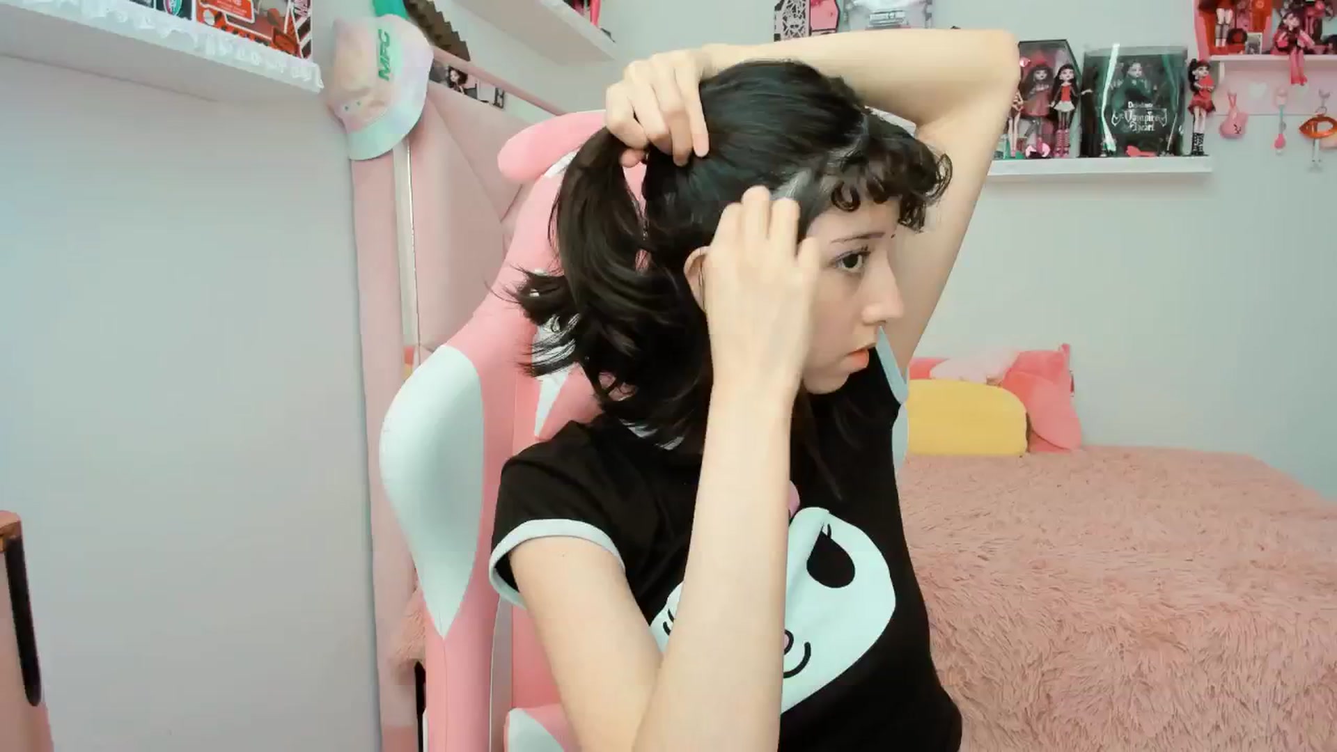 Gallery image thumbnail from Cherrycute666's myfreecams stream on, 01/17/2025, 23:00 image 11 of 20