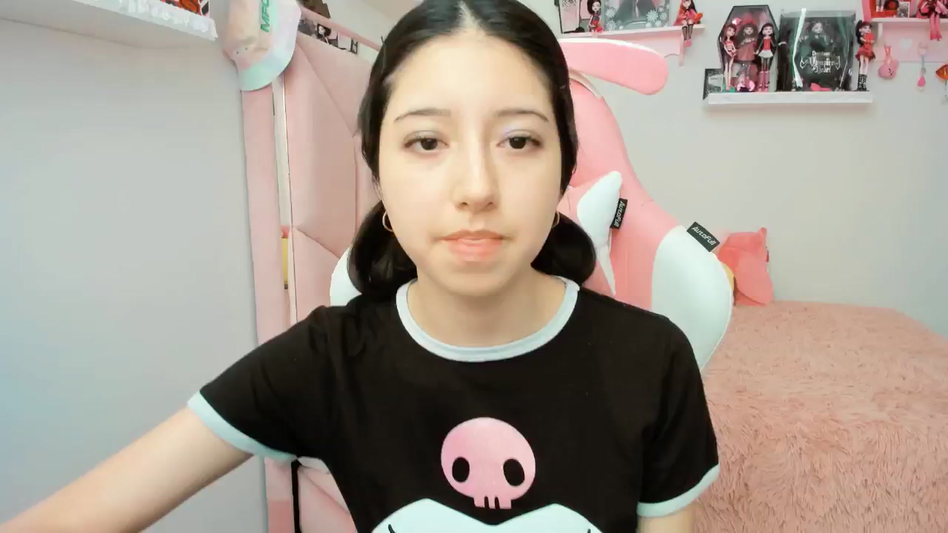 Gallery image thumbnail from Cherrycute666's myfreecams stream on, 01/17/2025, 23:00 image 5 of 20