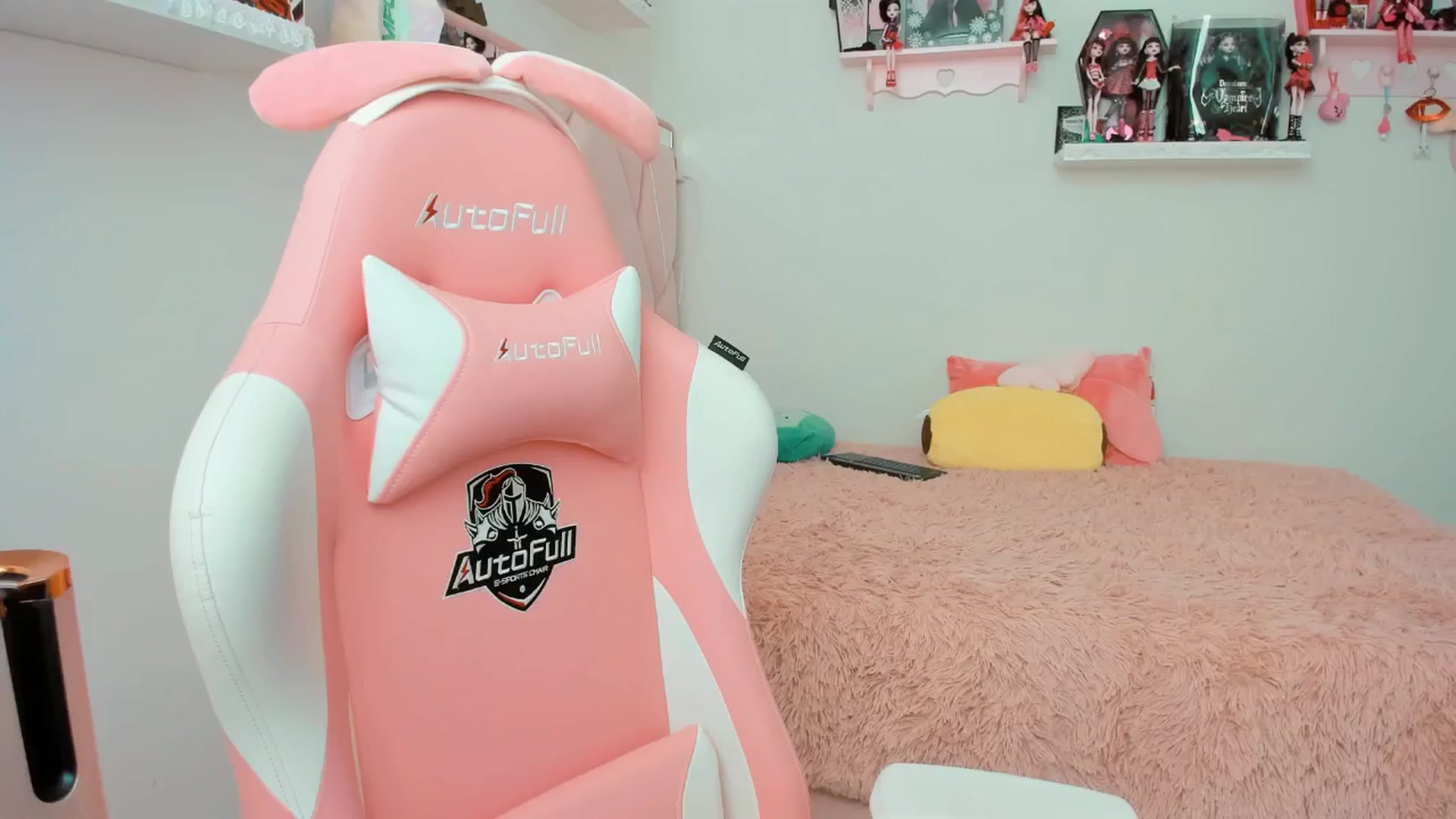 Gallery image thumbnail from Cherrycute666's myfreecams stream on, 01/17/2025, 23:00 image 9 of 20