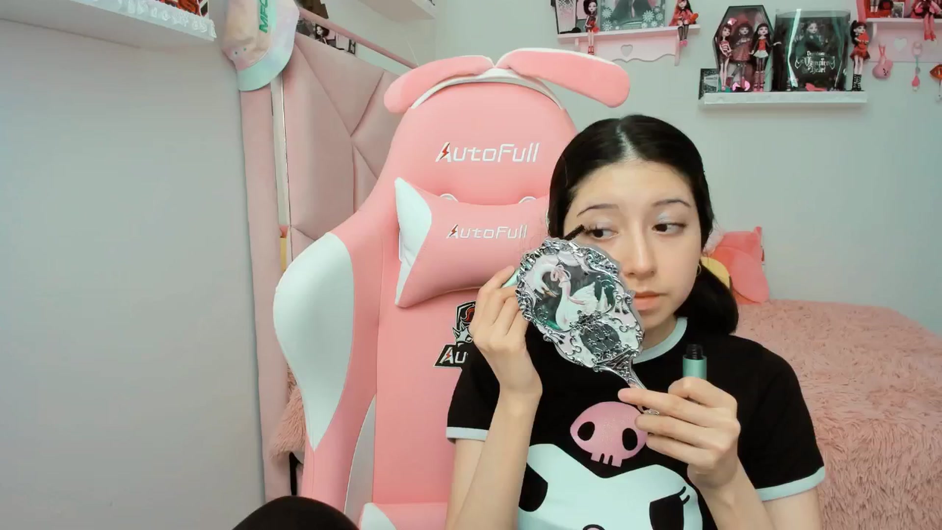 Gallery image thumbnail from Cherrycute666's myfreecams stream on, 01/17/2025, 23:00 image 6 of 20