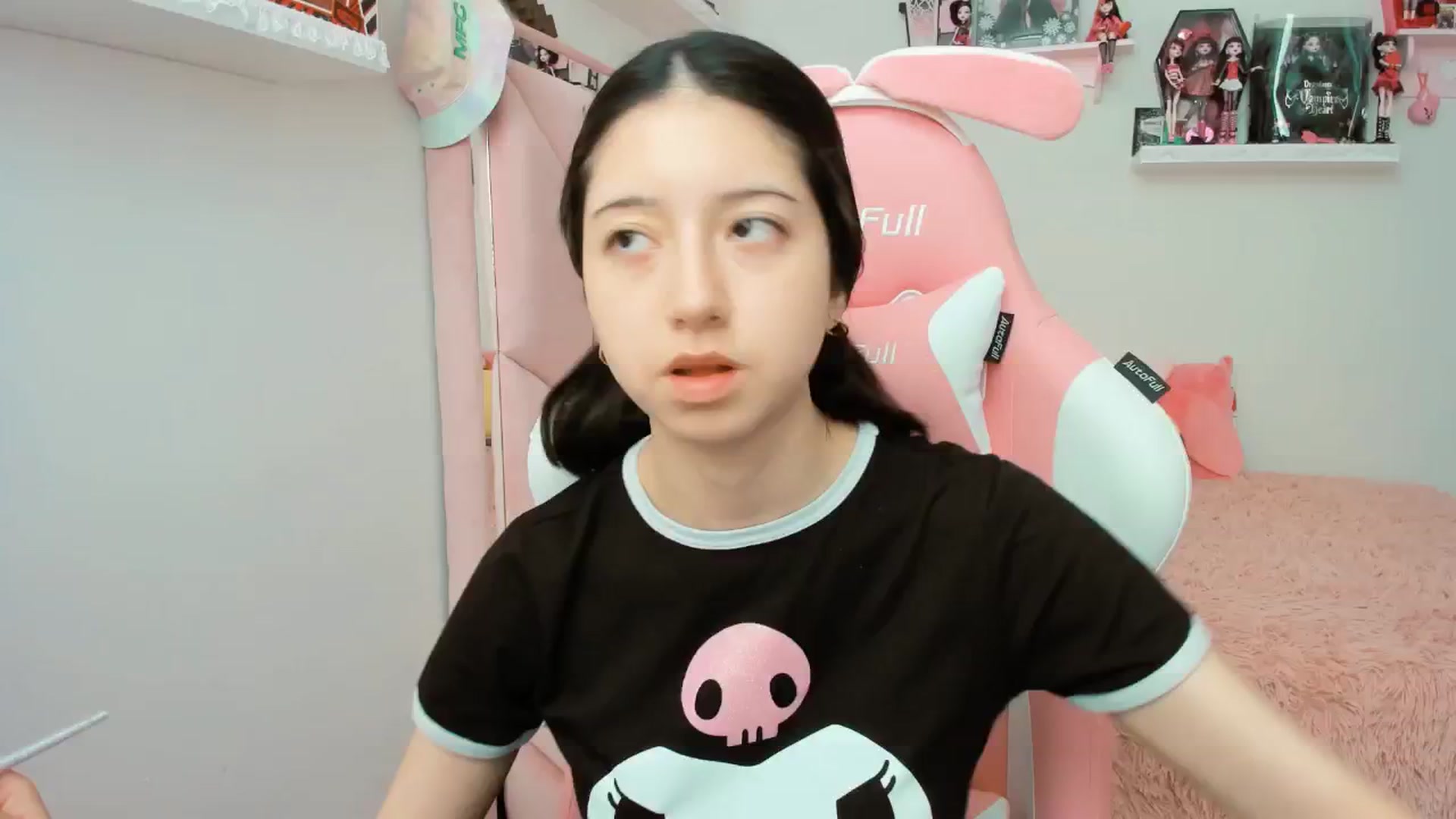 Gallery image thumbnail from Cherrycute666's myfreecams stream on, 01/17/2025, 23:00 image 2 of 20