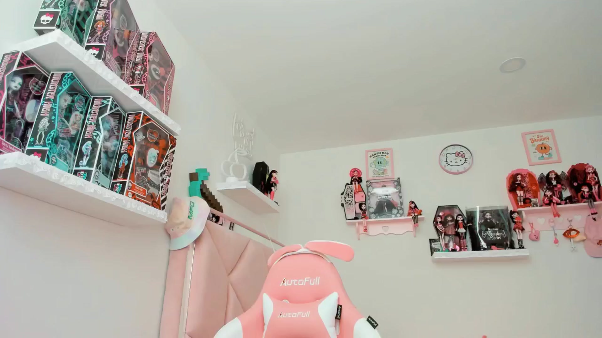Gallery image thumbnail from Cherrycute666's myfreecams stream on, 01/17/2025, 23:00 image 14 of 20