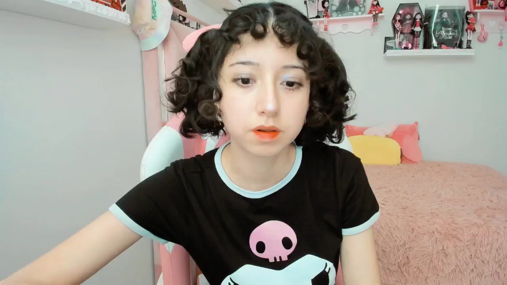 Gallery image thumbnail from Cherrycute666's myfreecams stream on, 01/17/2025, 23:00 image 20 of 20