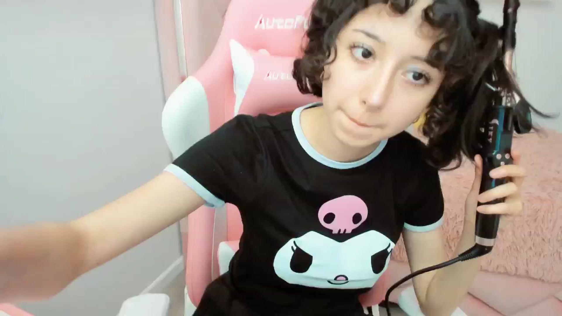 Gallery image thumbnail from Cherrycute666's myfreecams stream on, 01/17/2025, 23:00 image 16 of 20