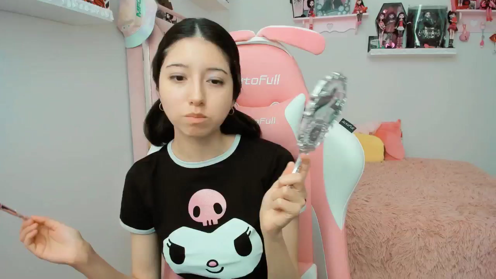 Gallery image thumbnail from Cherrycute666's myfreecams stream on, 01/17/2025, 23:00 image 4 of 20