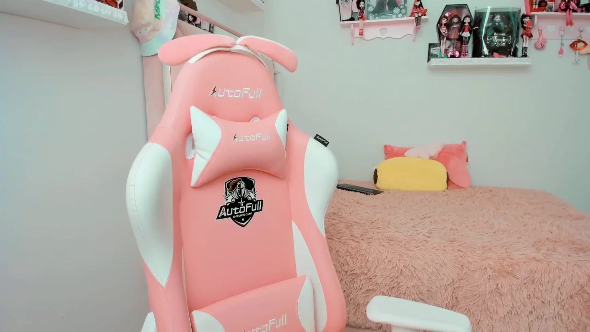 Gallery image thumbnail from Cherrycute666's myfreecams stream on, 01/17/2025, 23:00 image 8 of 20