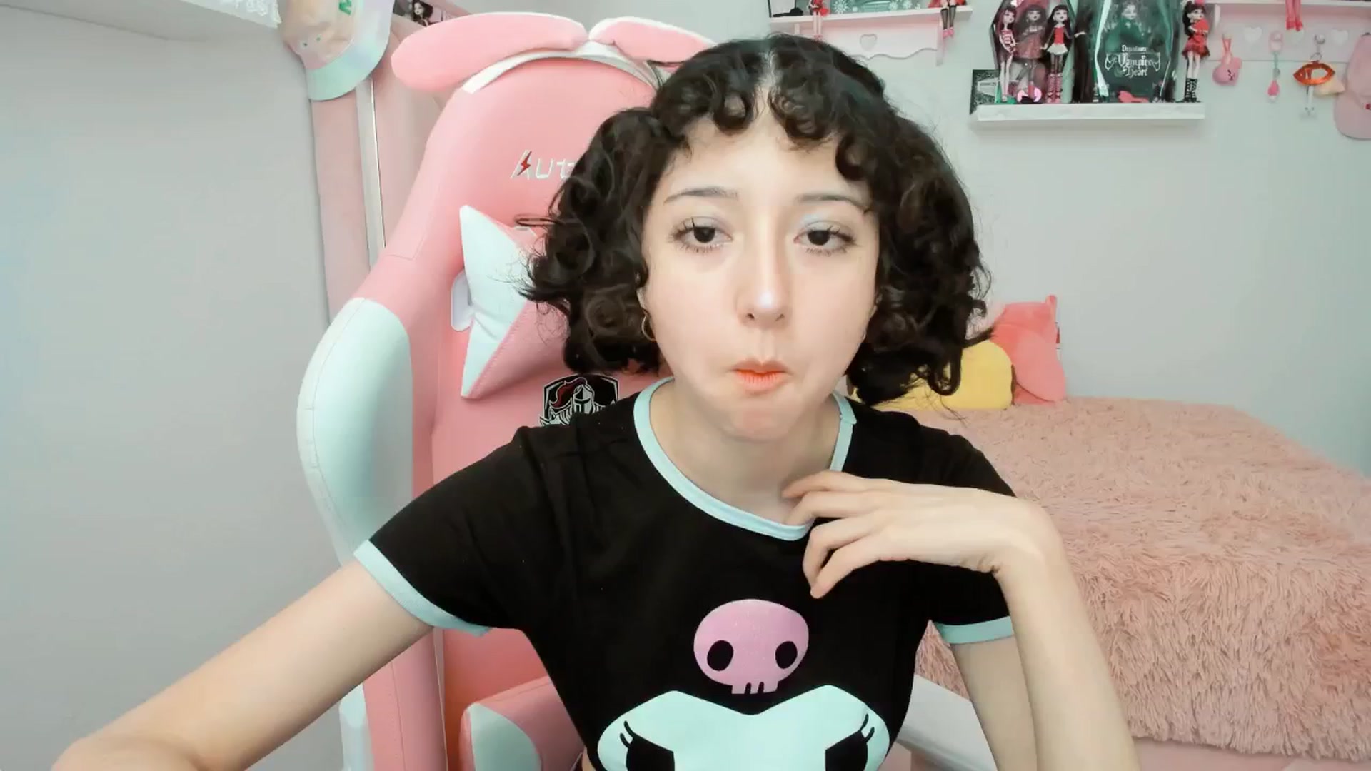 Gallery image thumbnail from Cherrycute666's myfreecams stream on, 01/17/2025, 23:00 image 18 of 20
