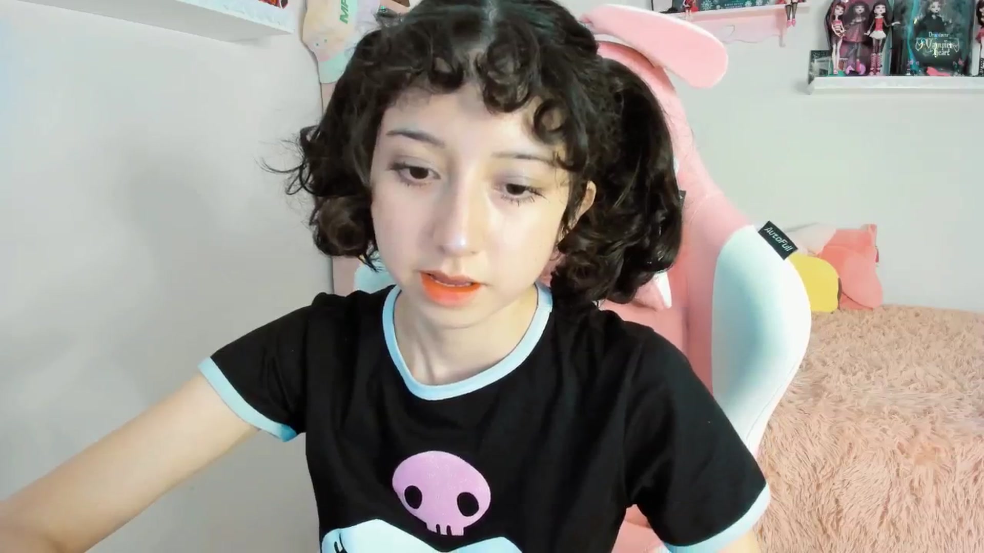 Gallery image thumbnail from Cherrycute666's myfreecams stream on, 01/18/2025, 24:09 image 16 of 20
