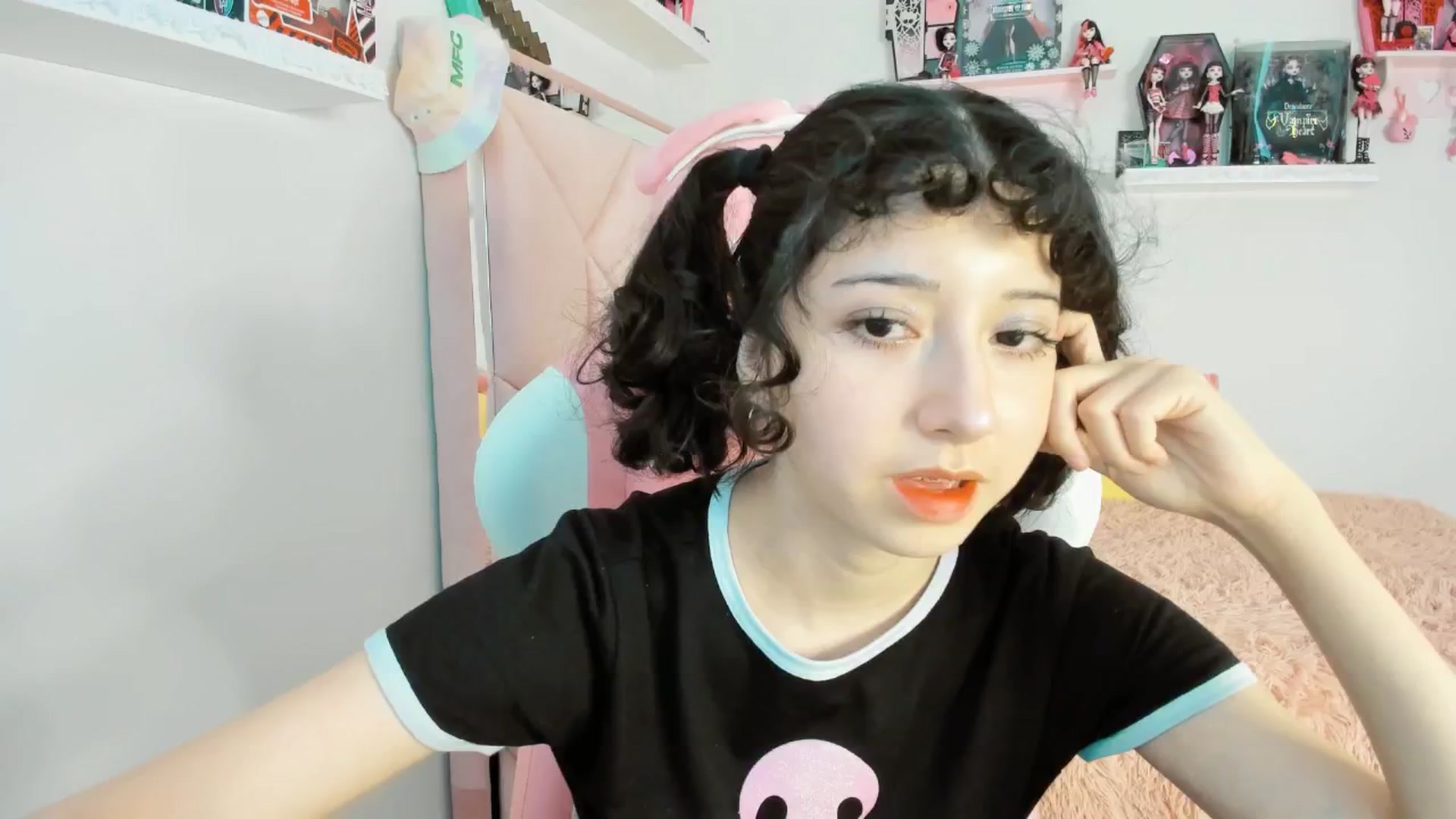 Gallery image thumbnail from Cherrycute666's myfreecams stream on, 01/18/2025, 24:09 image 10 of 20