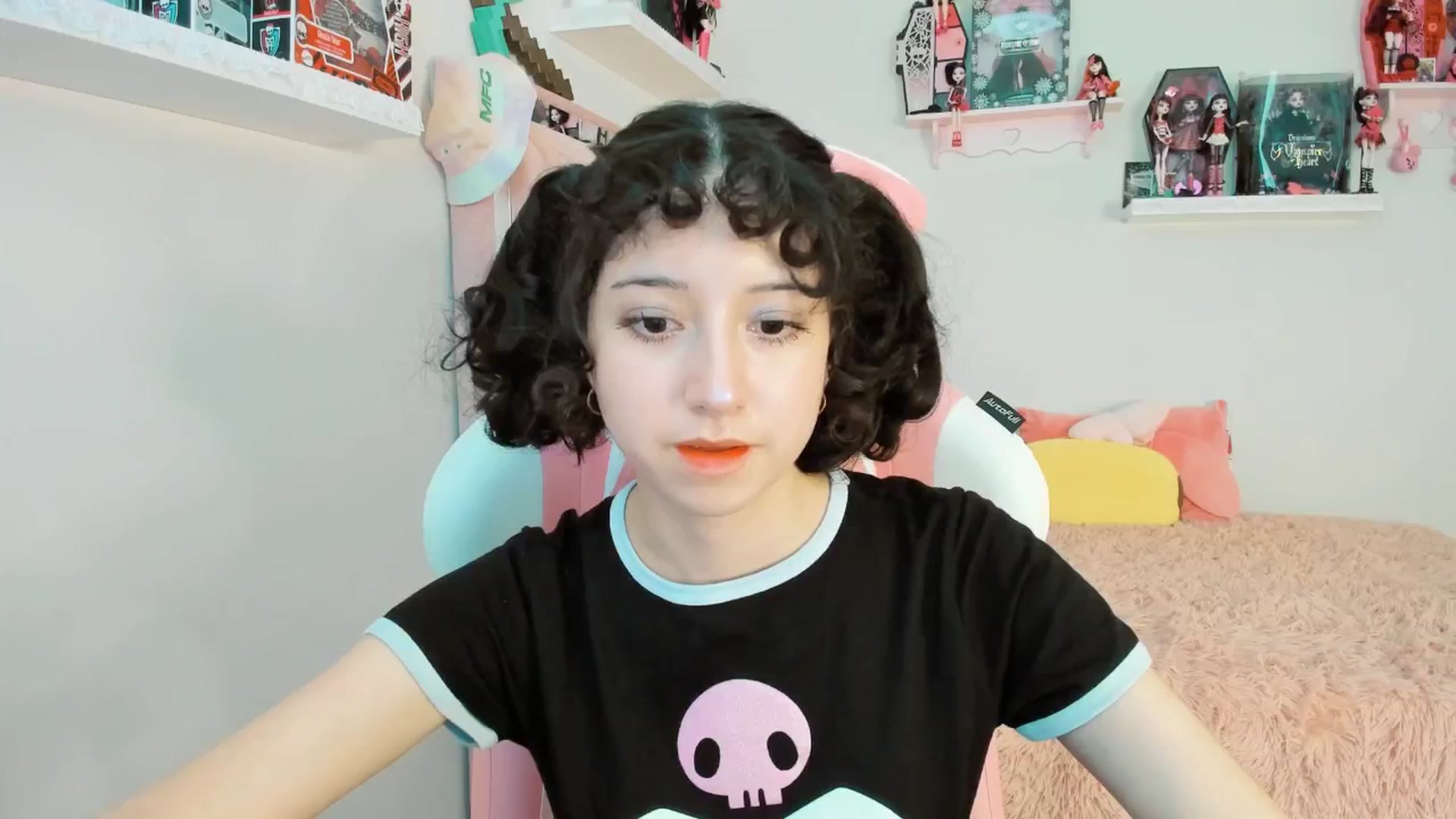 Gallery image thumbnail from Cherrycute666's myfreecams stream on, 01/18/2025, 24:09 image 6 of 20