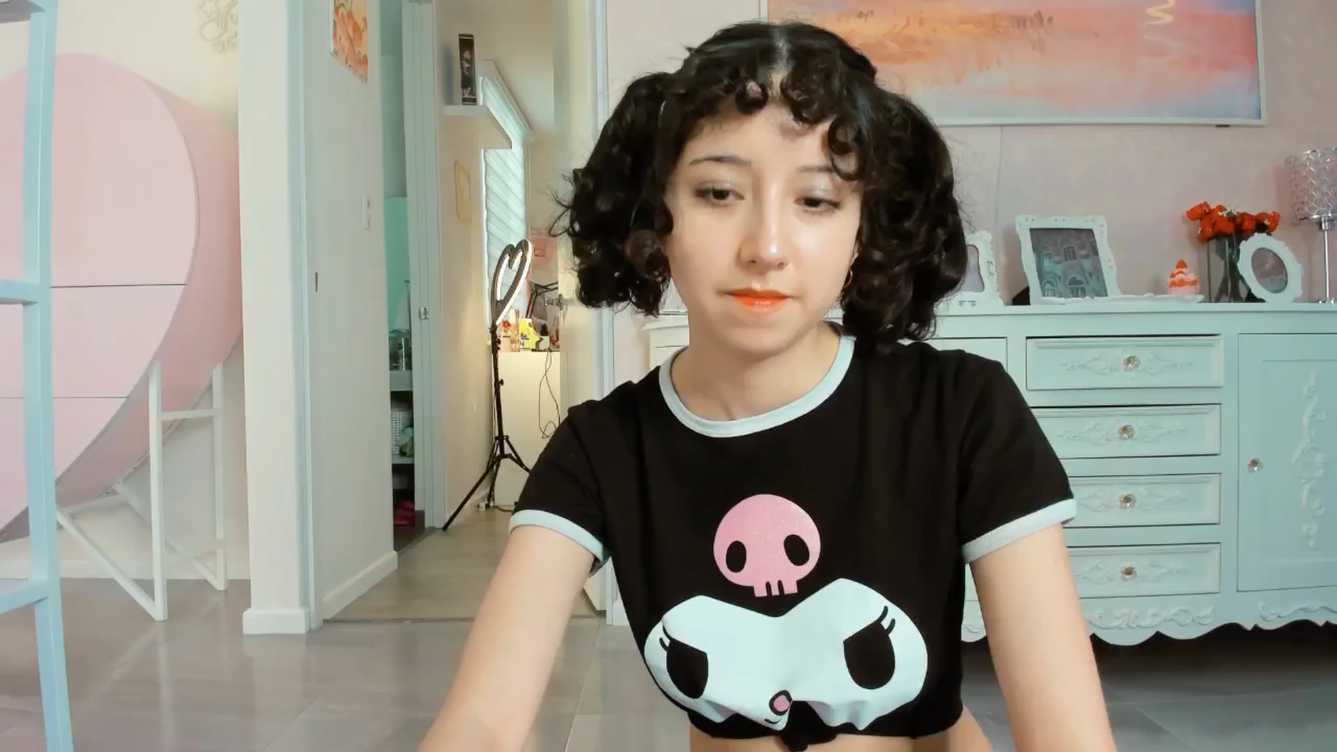 Gallery image thumbnail from Cherrycute666's myfreecams stream on, 01/18/2025, 24:09 image 8 of 20