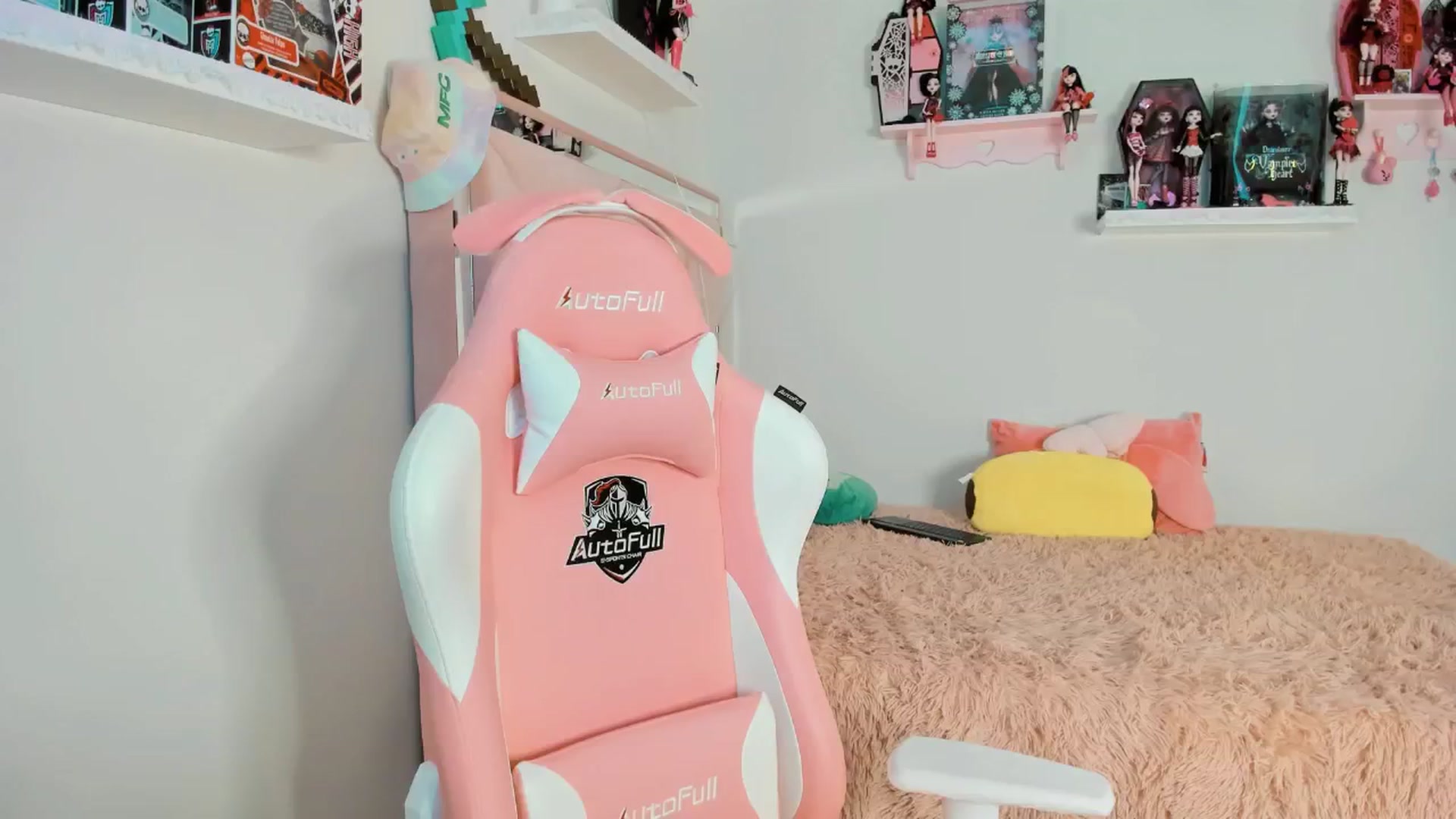 Gallery image thumbnail from Cherrycute666's myfreecams stream on, 01/18/2025, 24:09 image 12 of 20