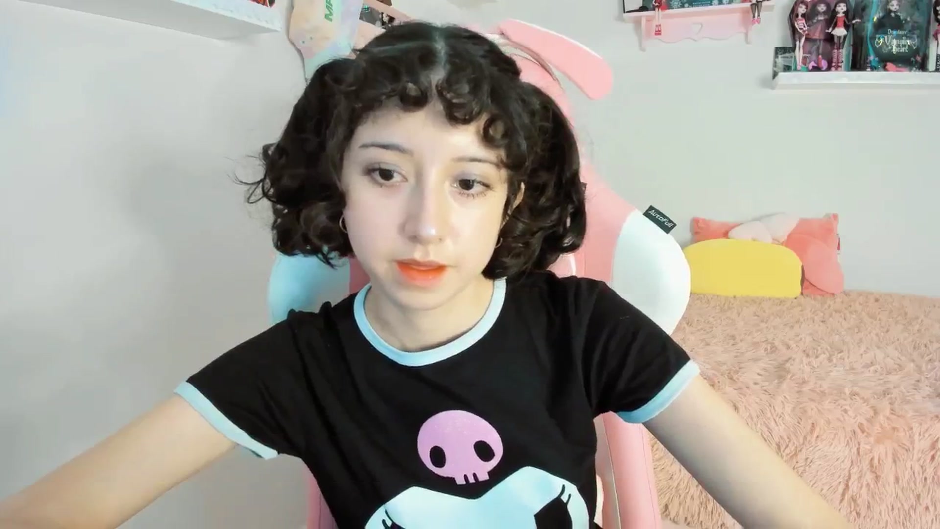 Gallery image thumbnail from Cherrycute666's myfreecams stream on, 01/18/2025, 24:09 image 15 of 20